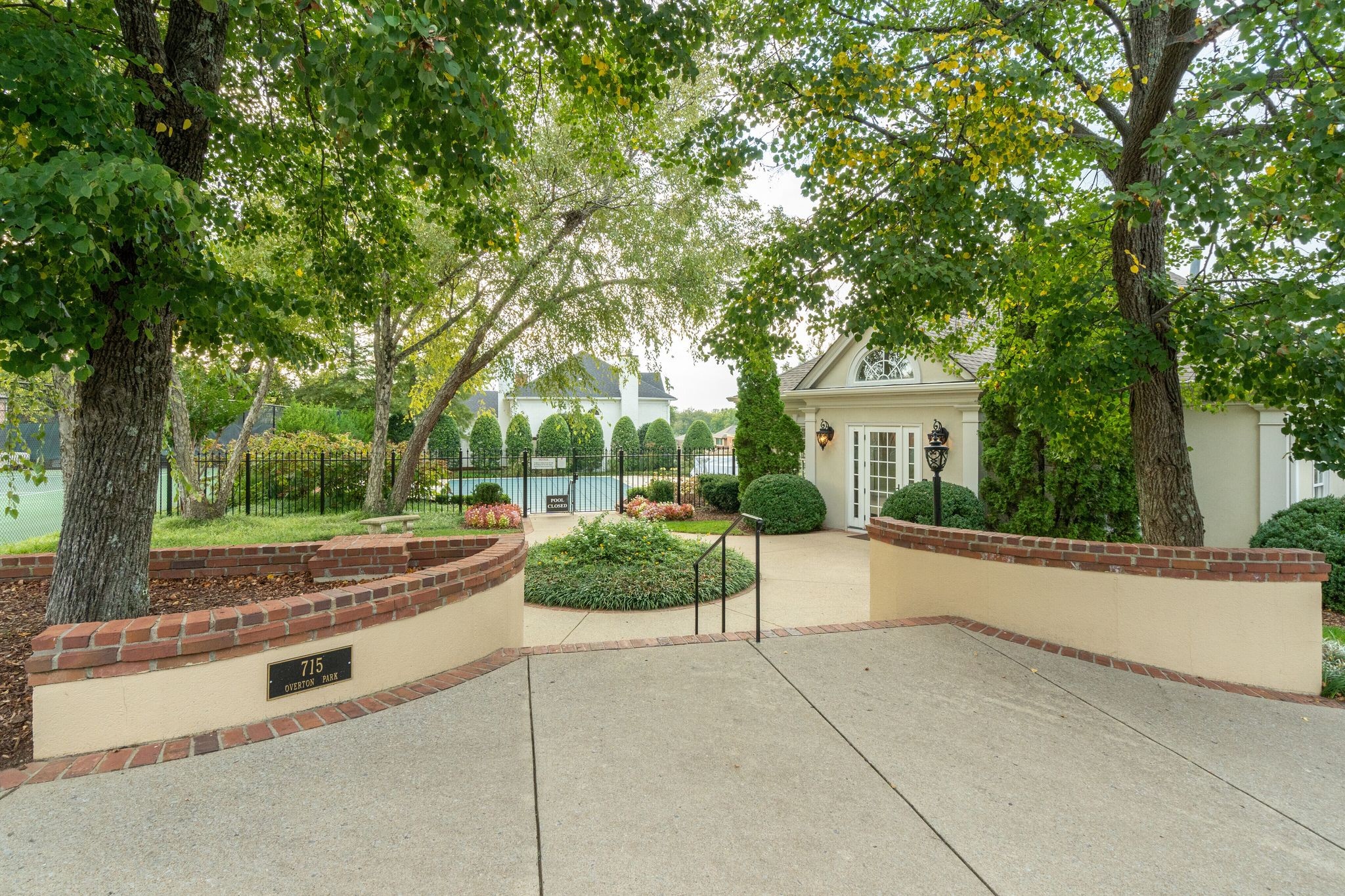 905 Bowring Park
