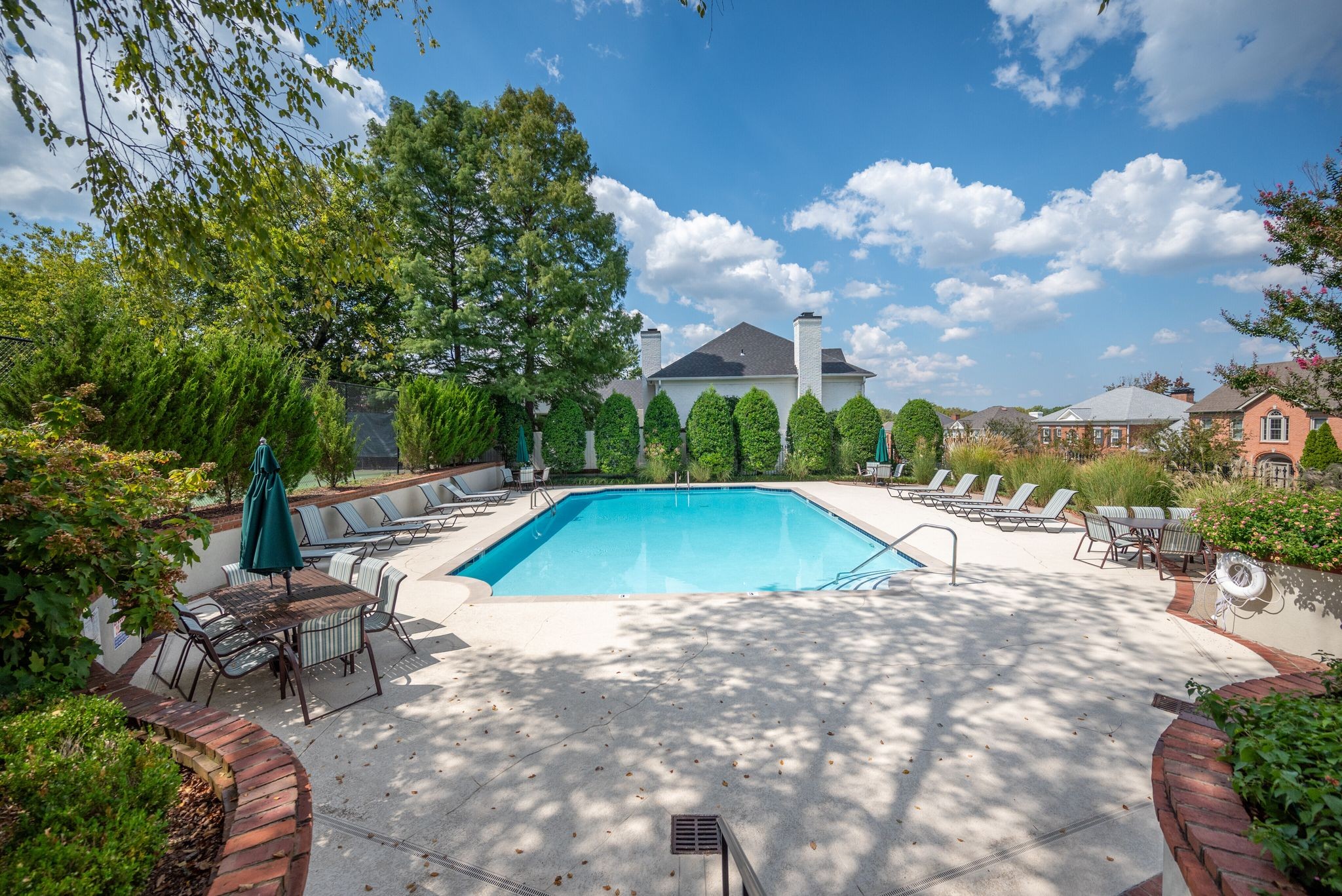 905 Bowring Park