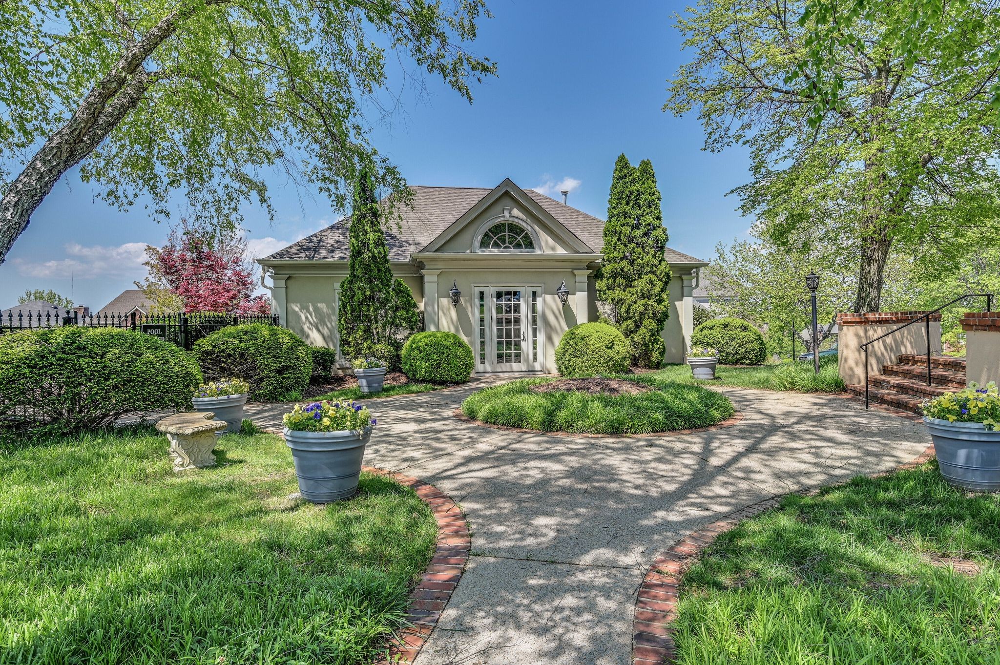 905 Bowring Park