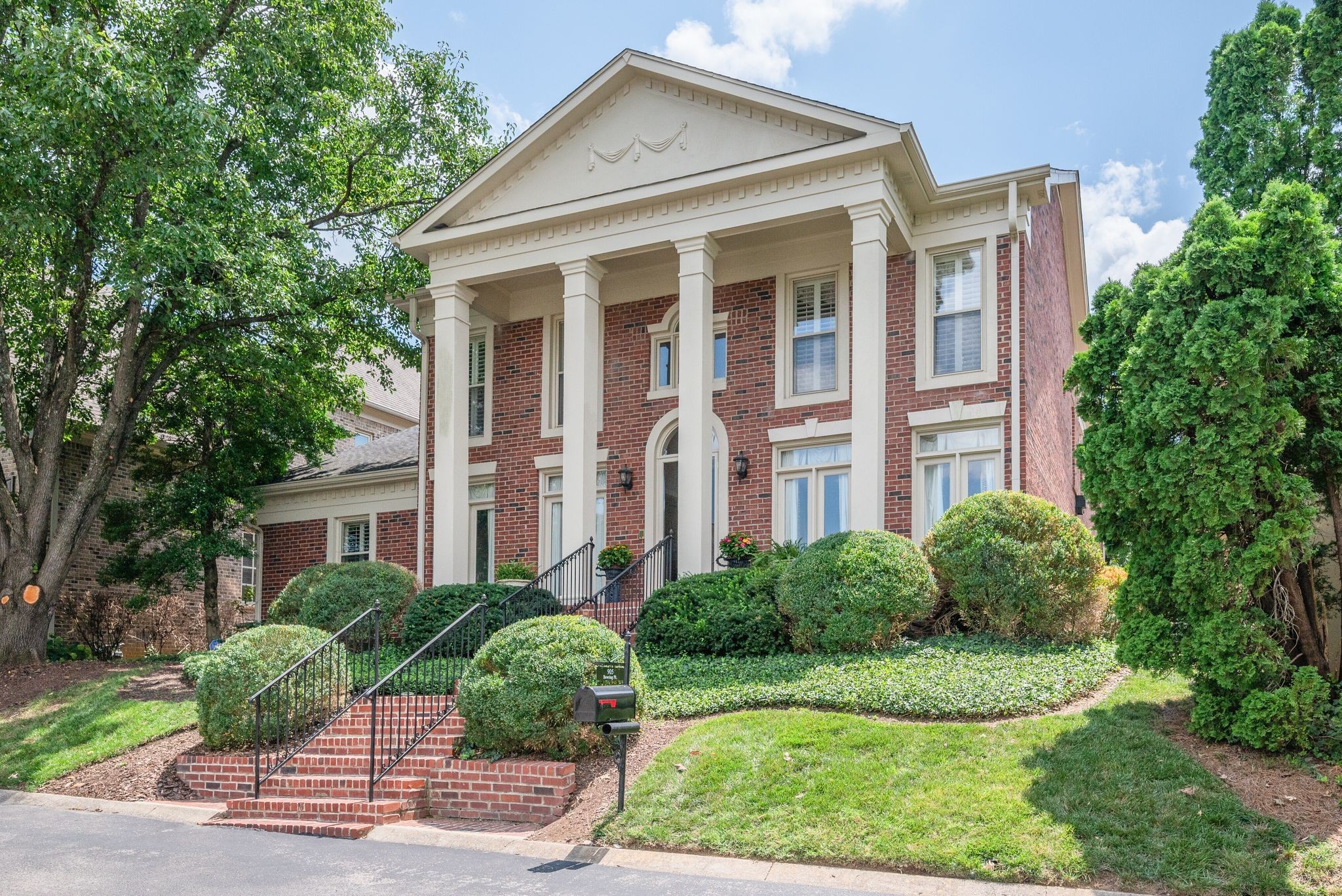 905 Bowring Park