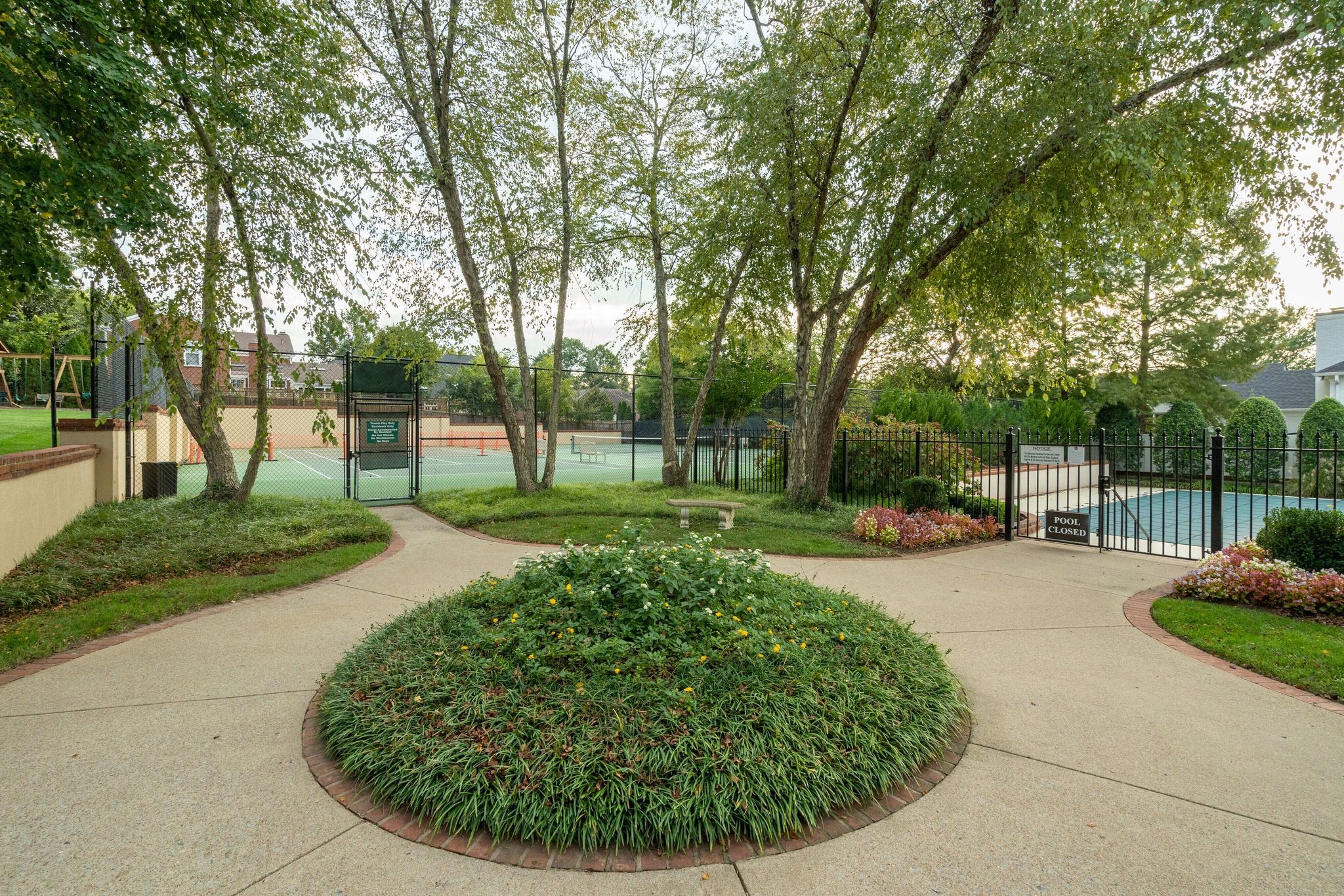 905 Bowring Park
