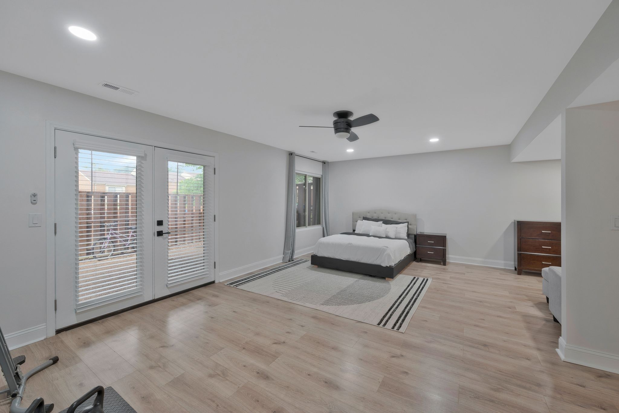 6955 Highland Park Dr