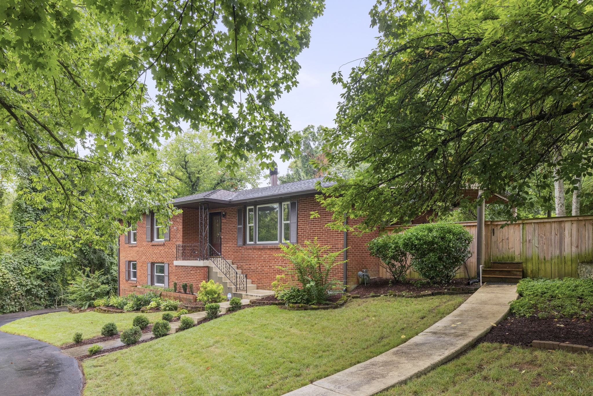 4956 Darlington Dr