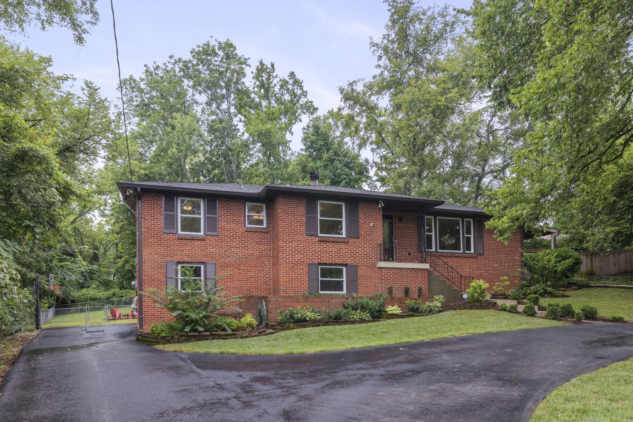 4956 Darlington Dr