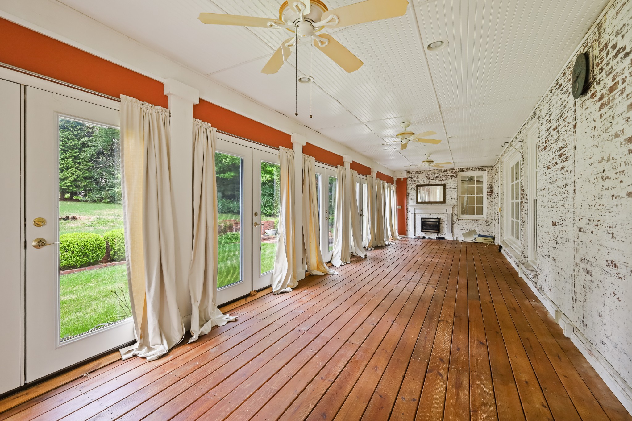 104 Oak Dr