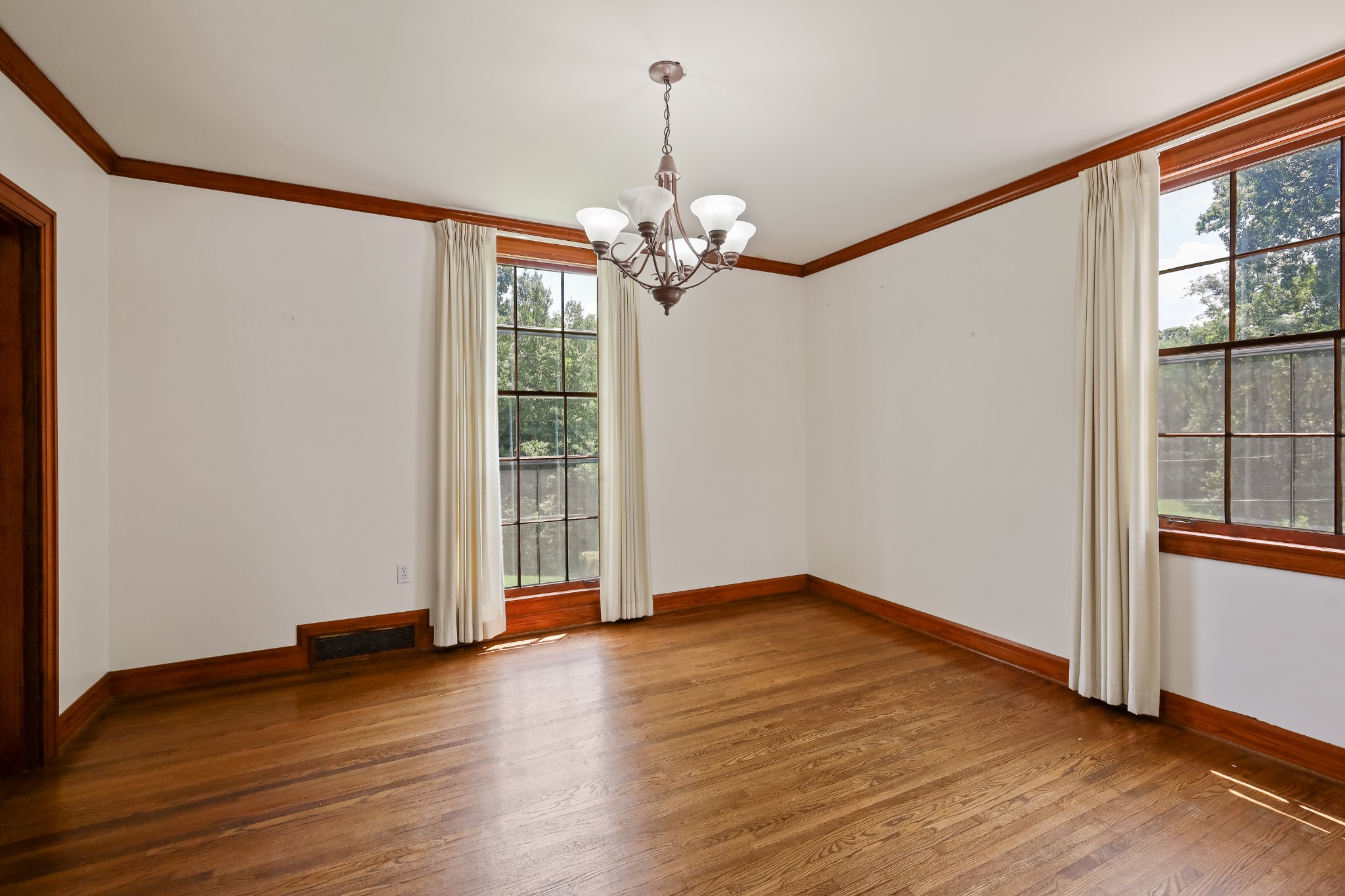 104 Oak Dr