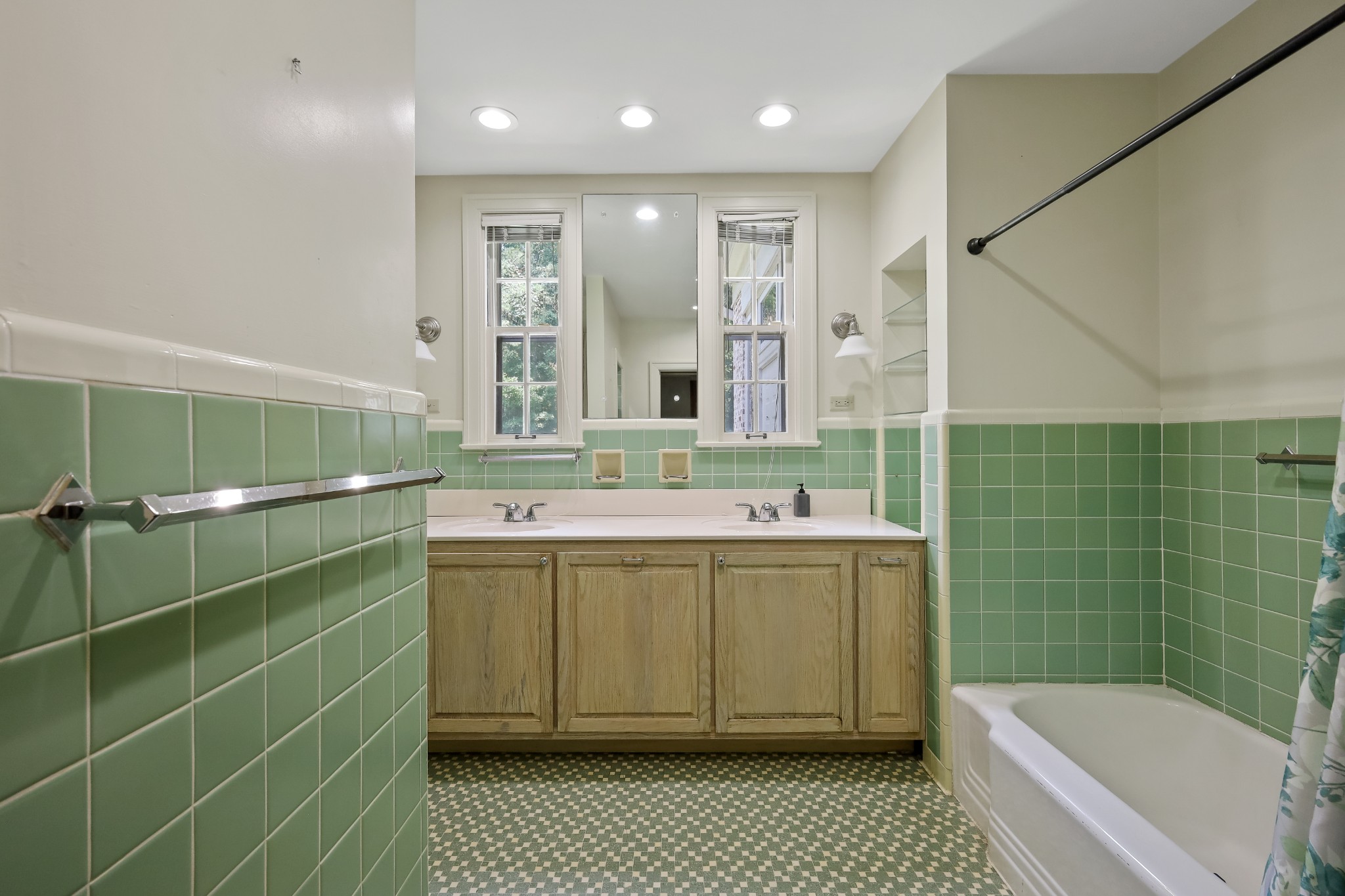 104 Oak Dr