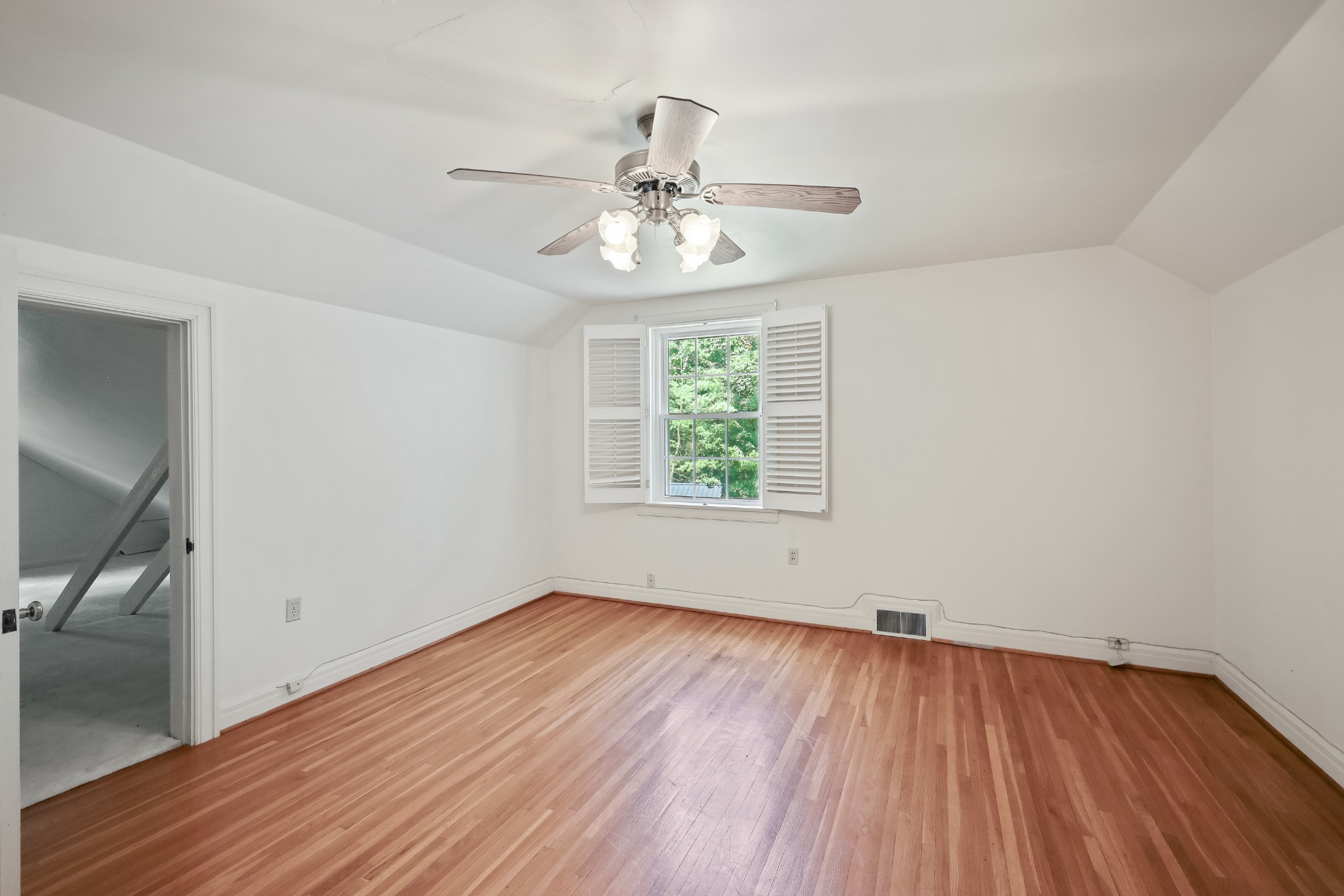 104 Oak Dr