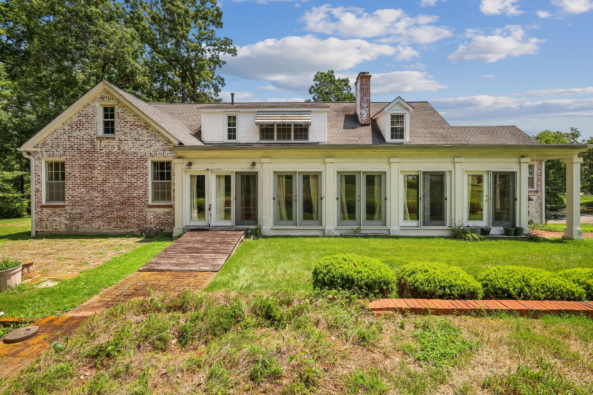 104 Oak Dr