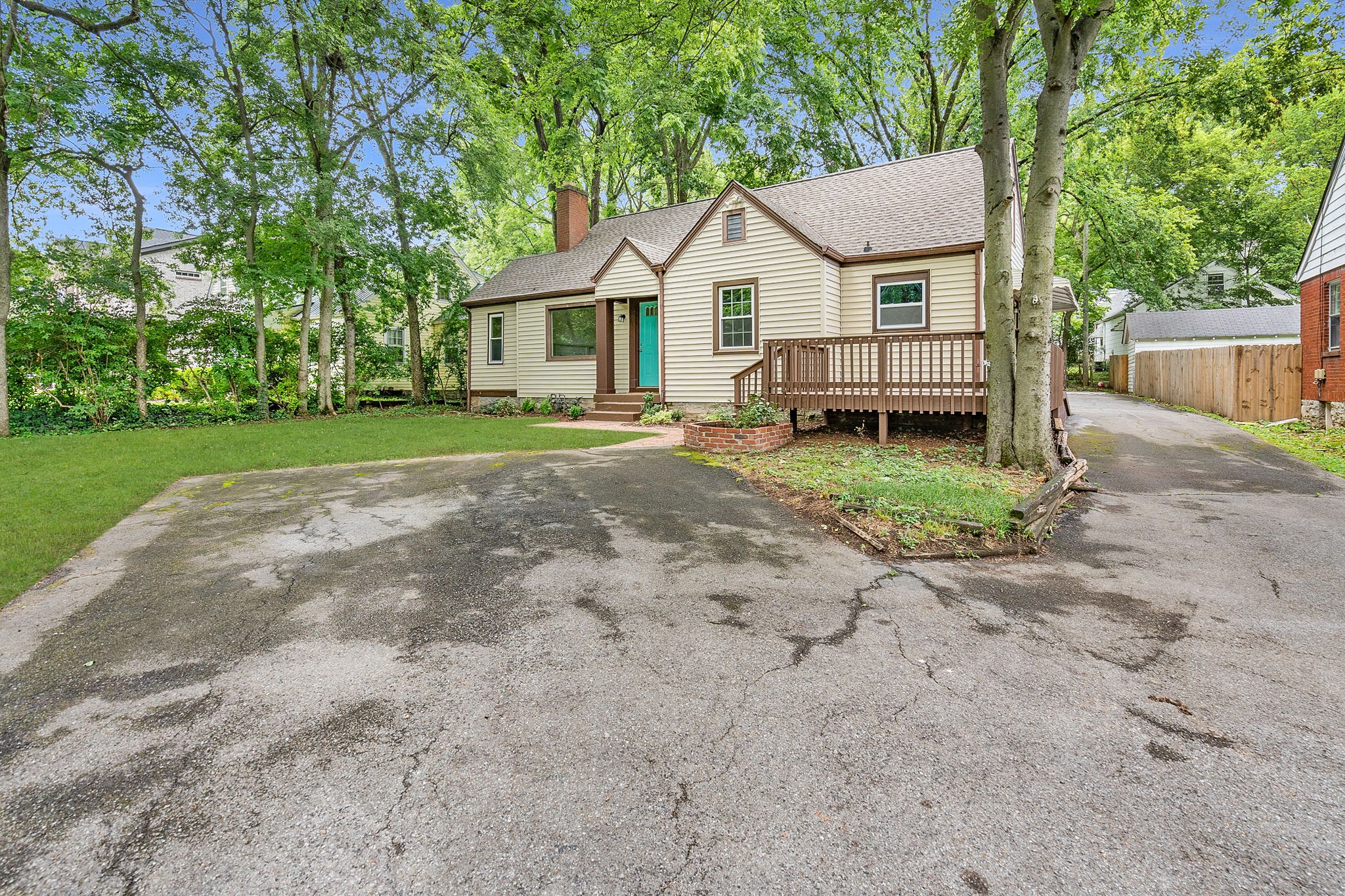 2110 Sharondale Dr