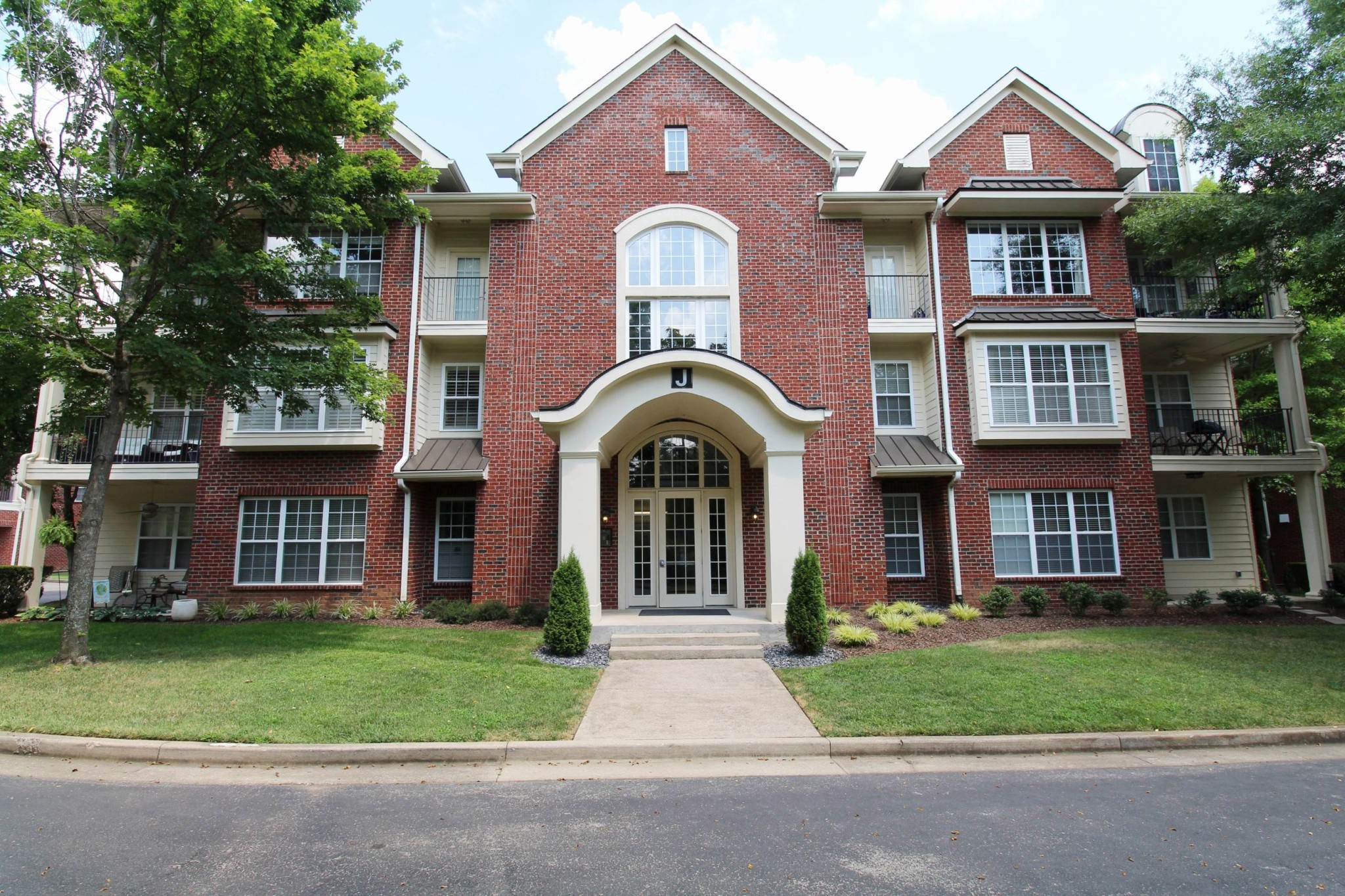 3201 Aspen Grove Dr Unit: J1