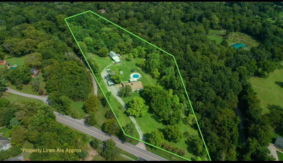 975 Old Lebanon Dirt Rd