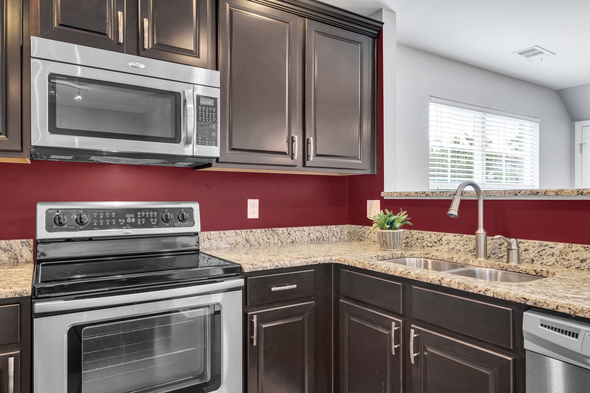 1439 Riverbrook Dr