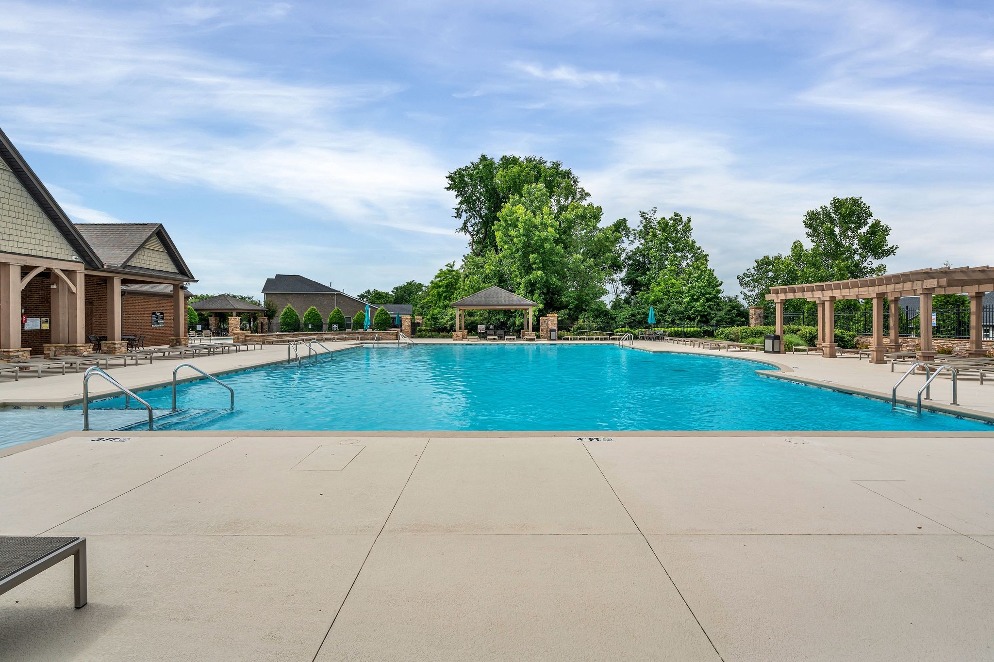 1439 Riverbrook Dr