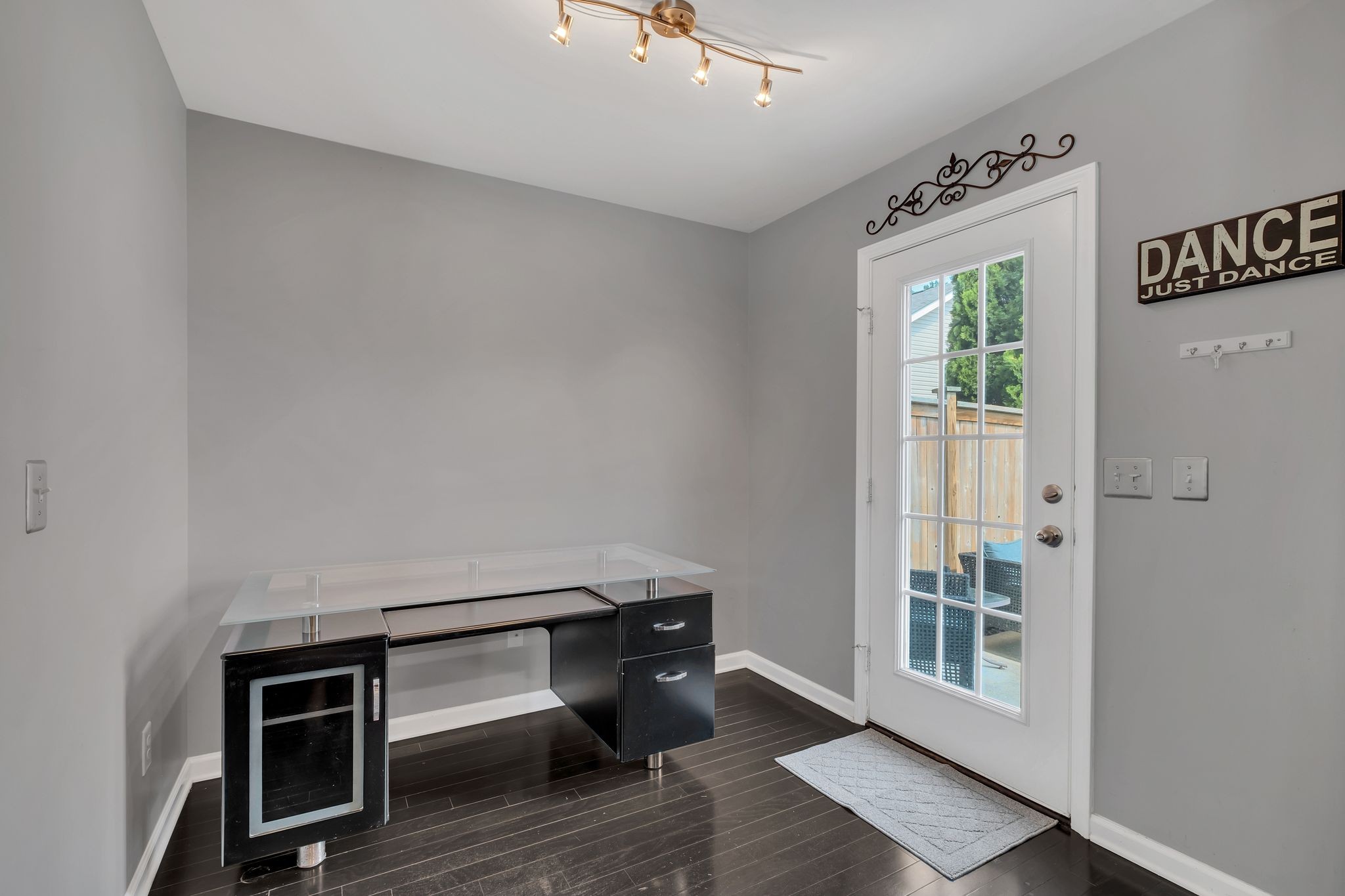 1439 Riverbrook Dr