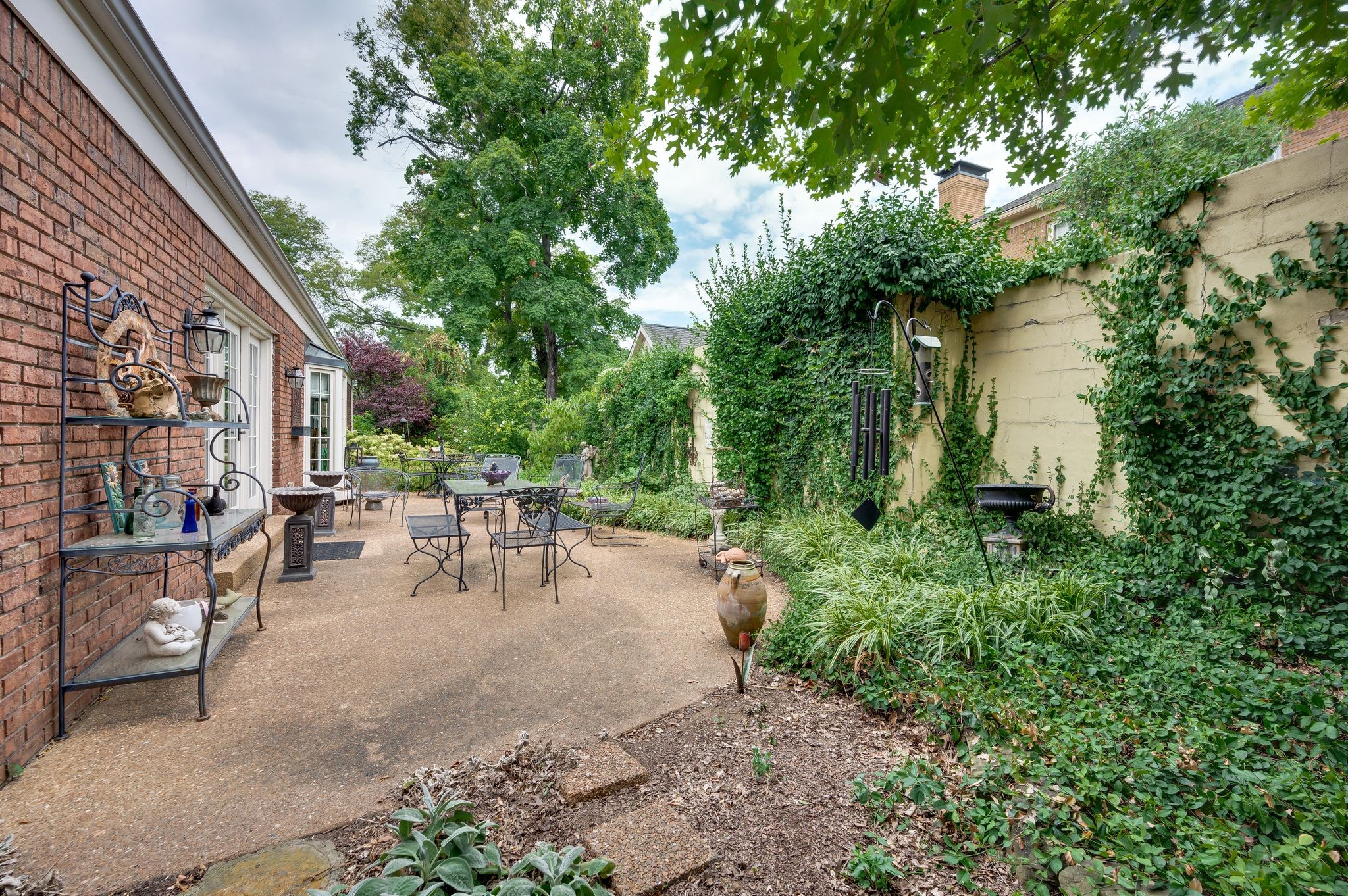 19 Redbud Dr