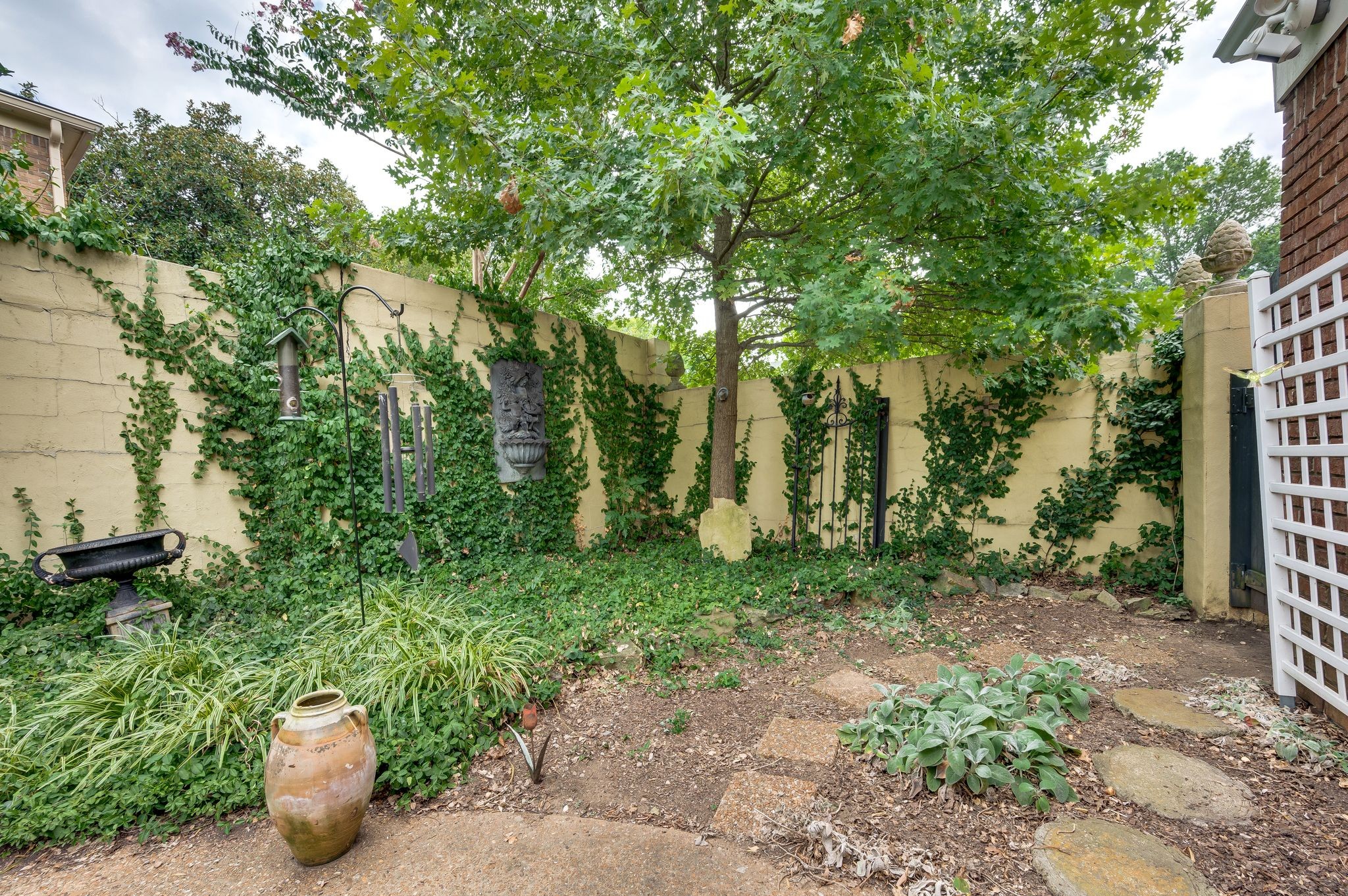 19 Redbud Dr
