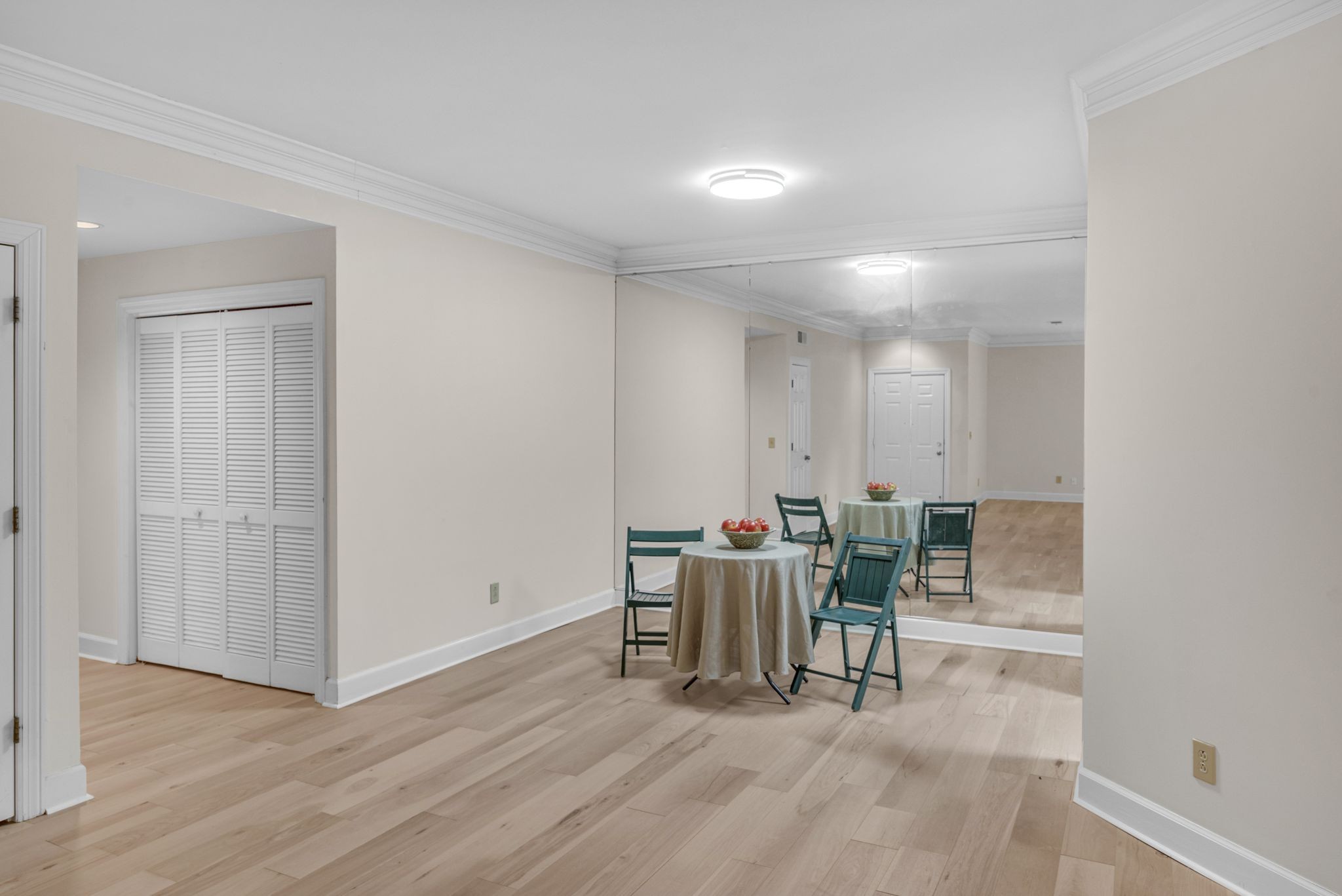 410 Ashlawn Ct Unit: 410