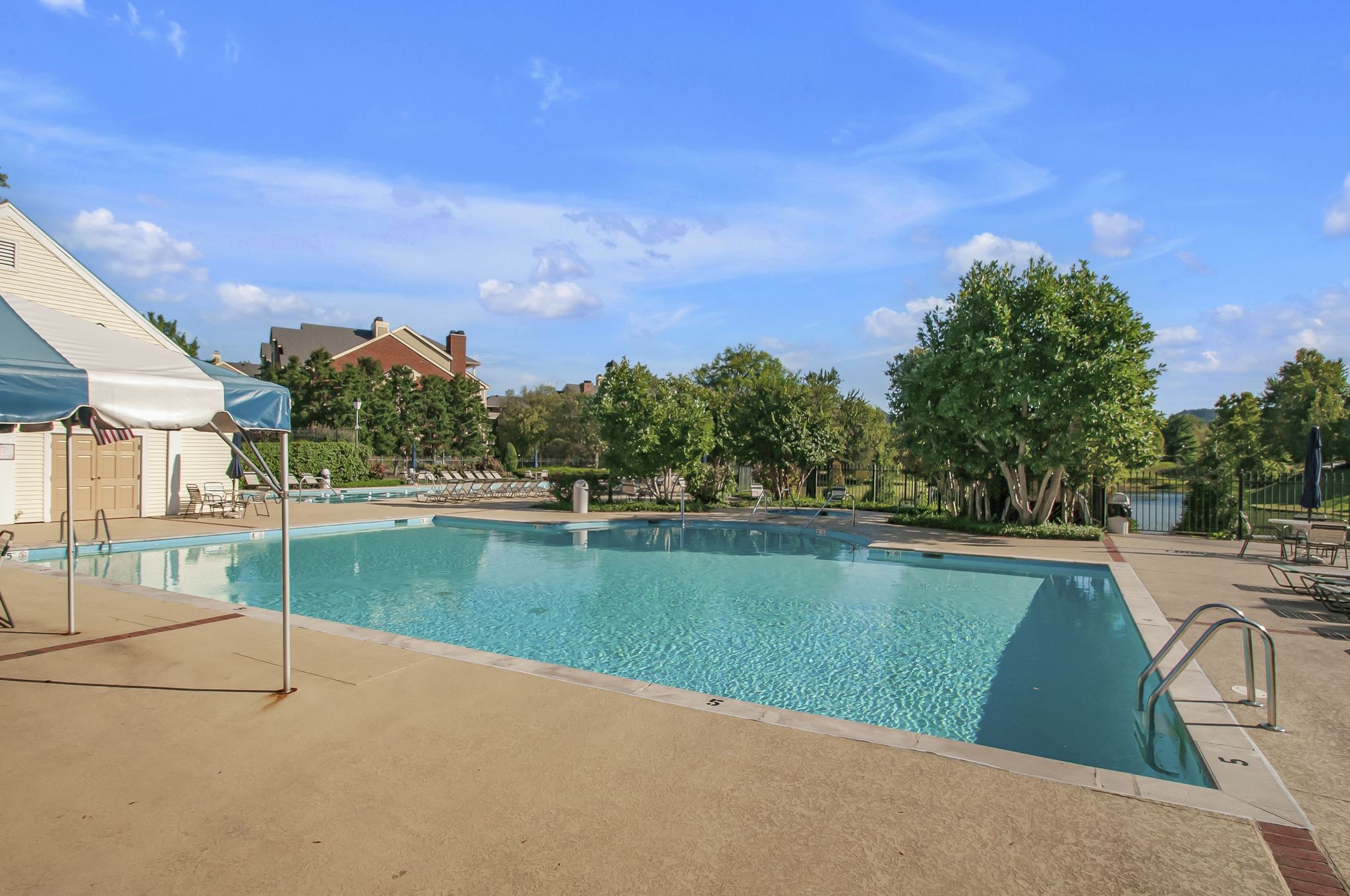 410 Ashlawn Ct Unit: 410