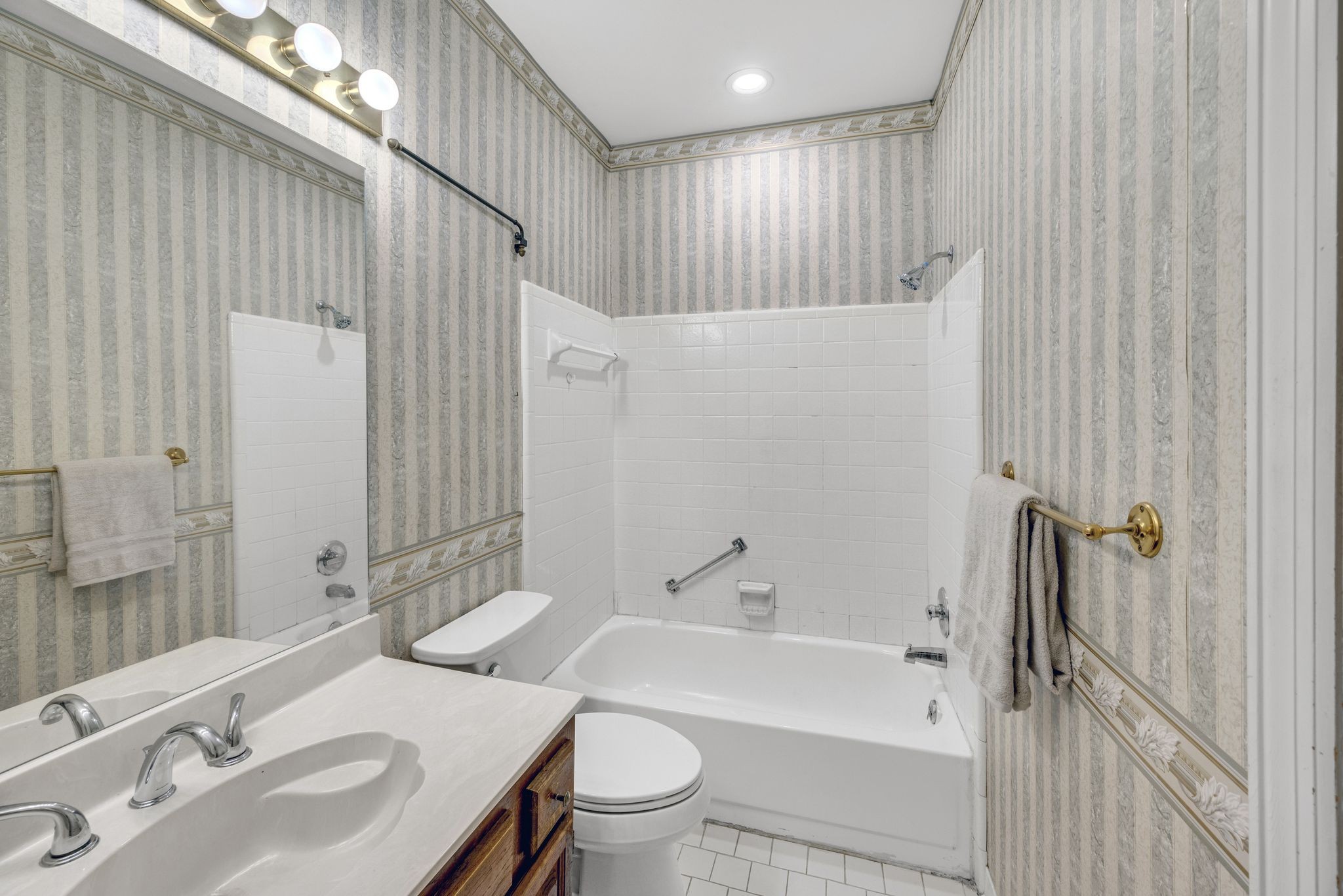 410 Ashlawn Ct Unit: 410