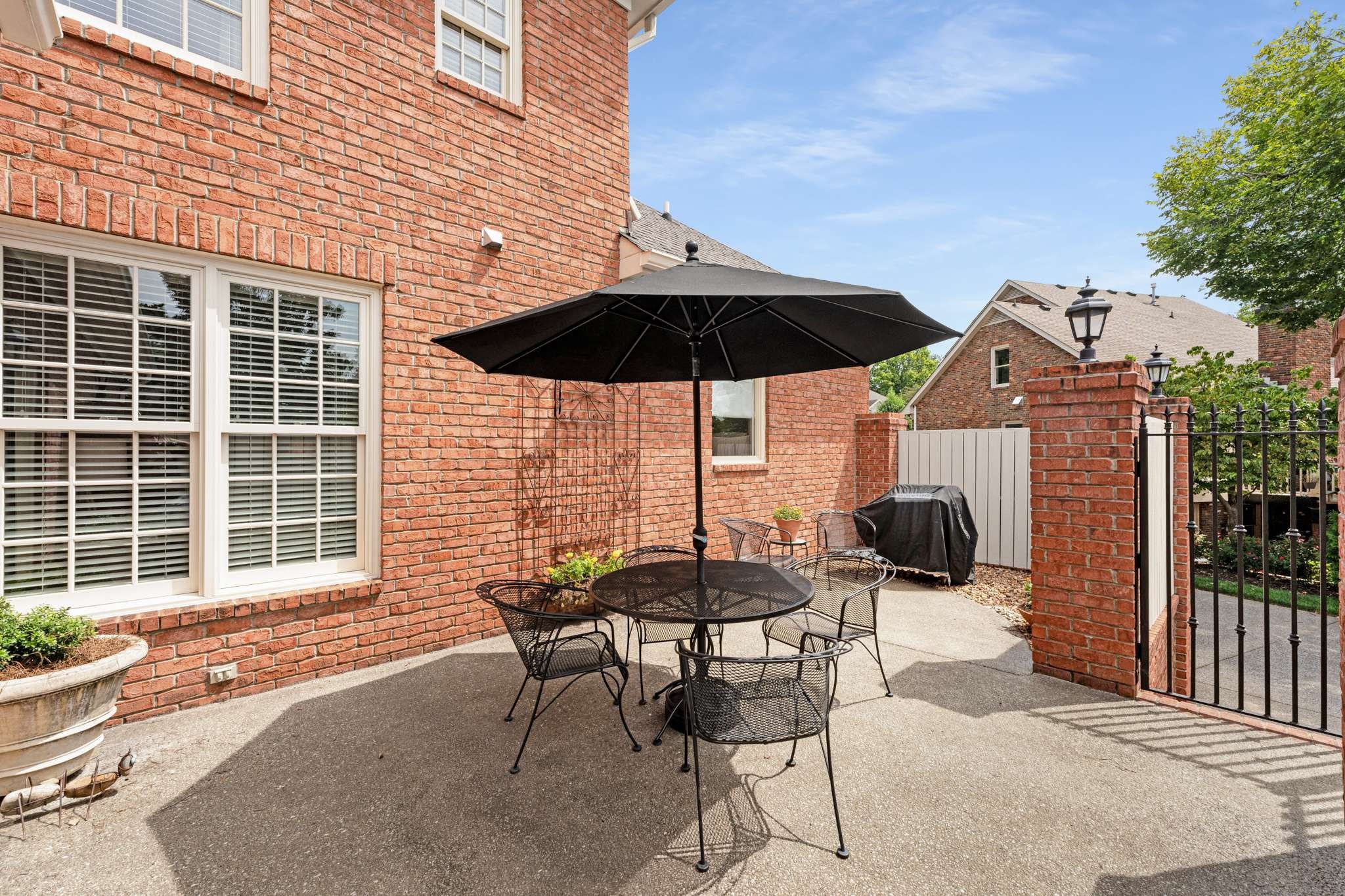 7 Warwick Ln