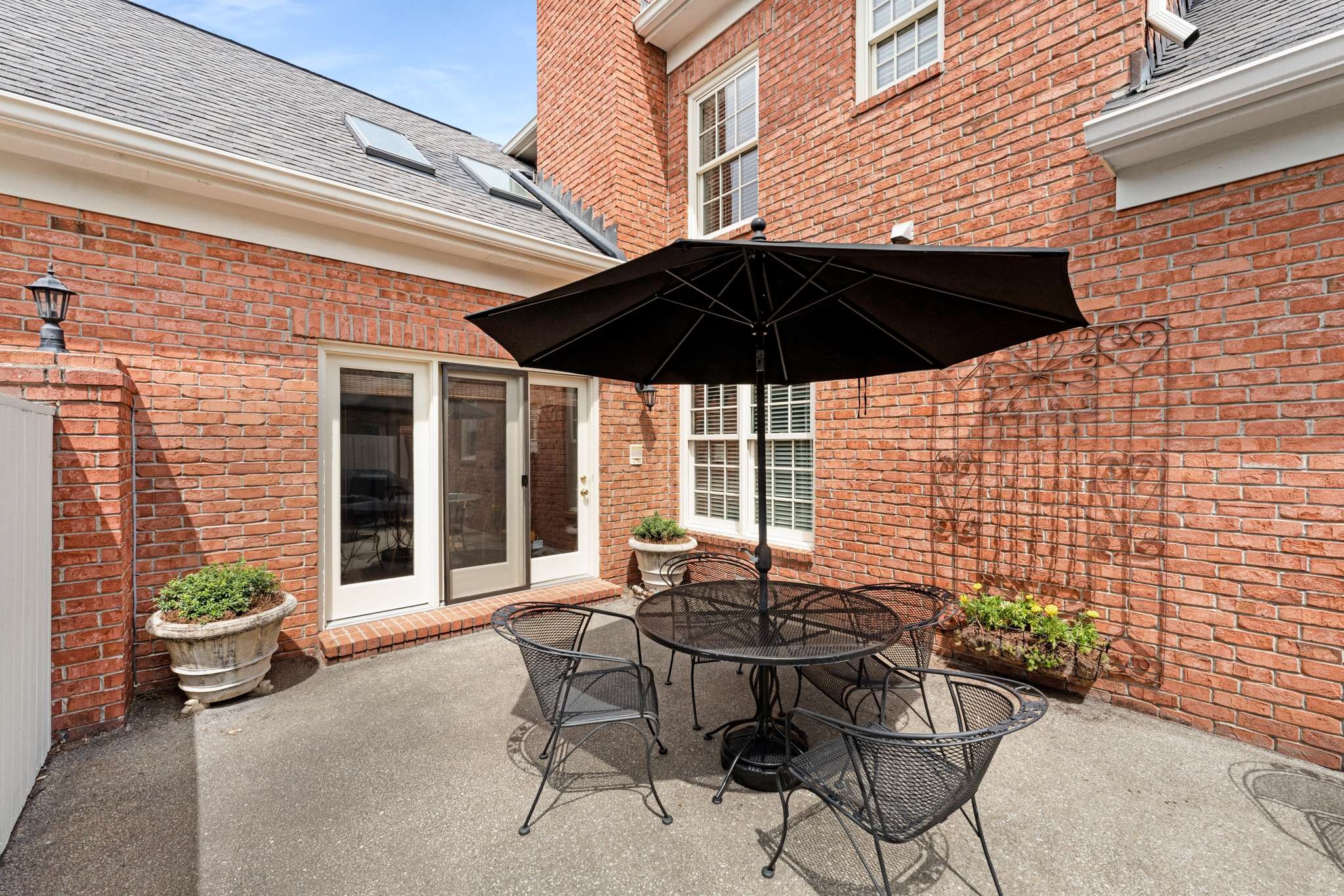 7 Warwick Ln