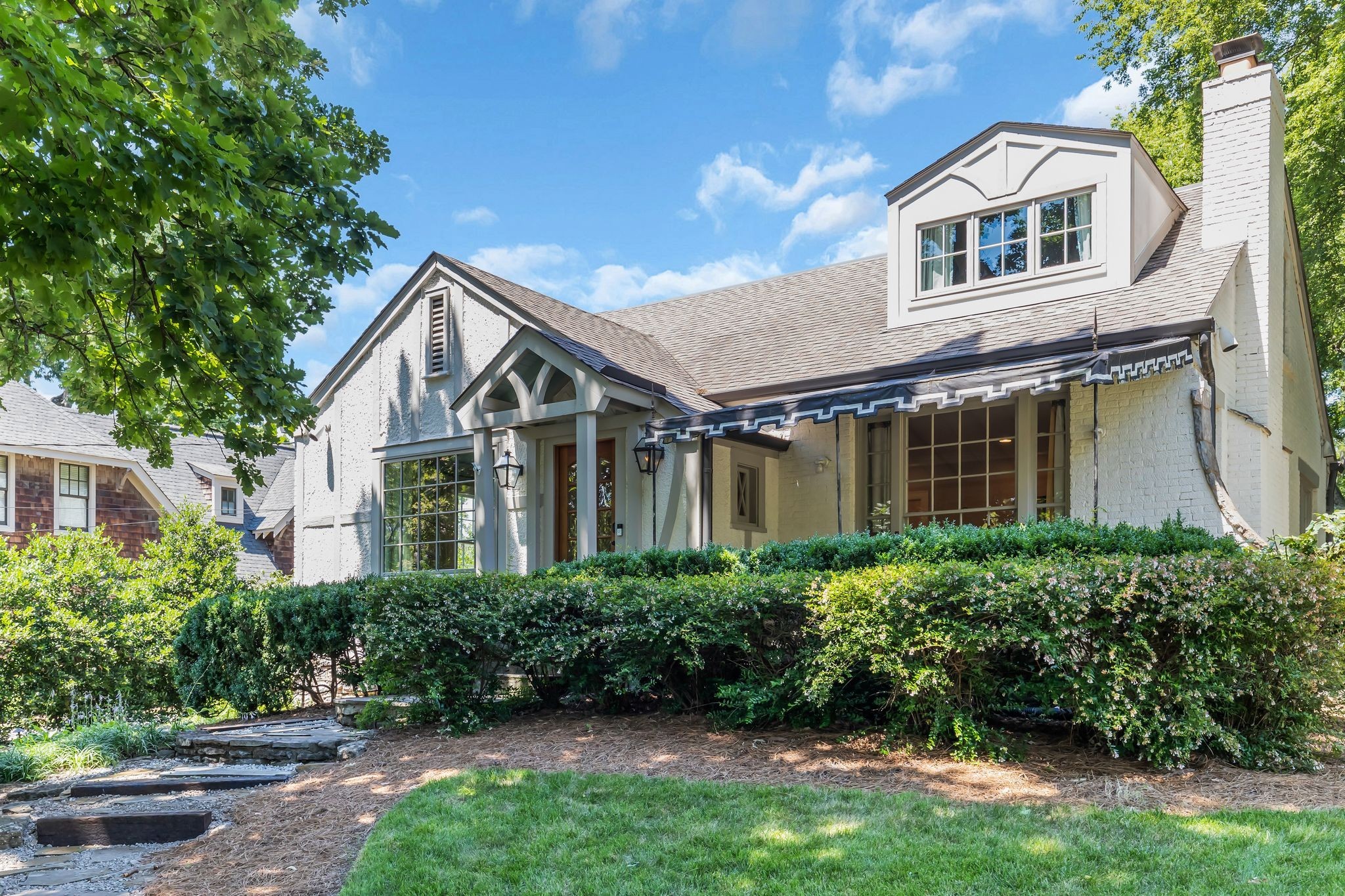 108 Bellevue Dr, S