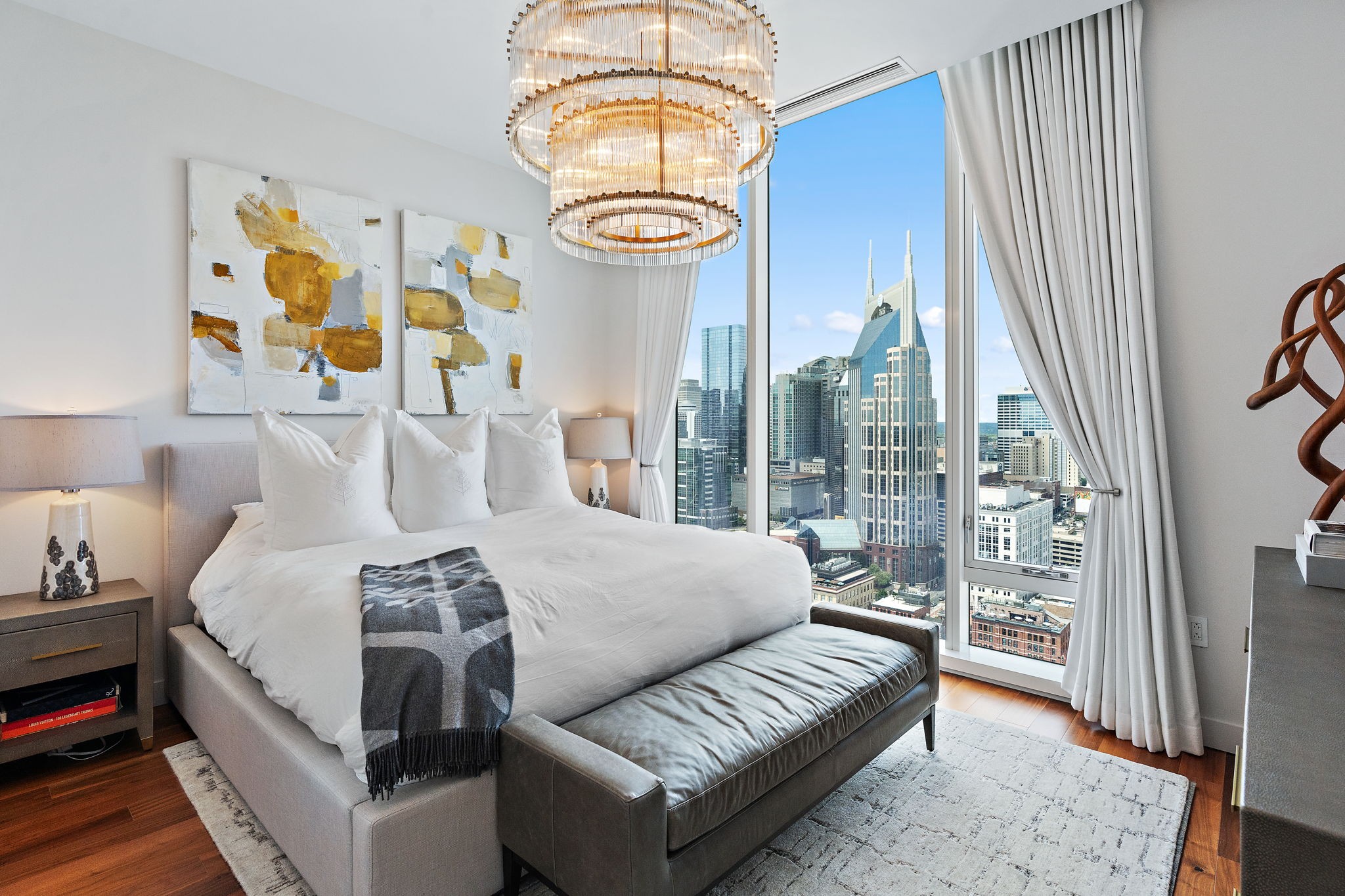 160 2nd Ave, S Unit: 2203