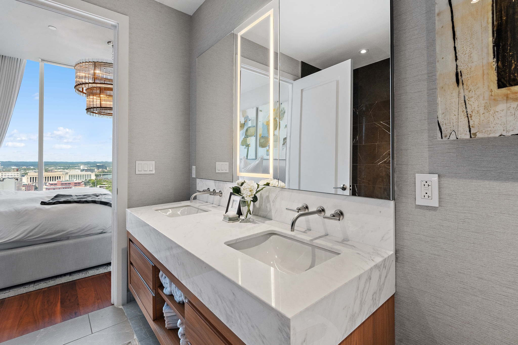 160 2nd Ave, S Unit: 2203