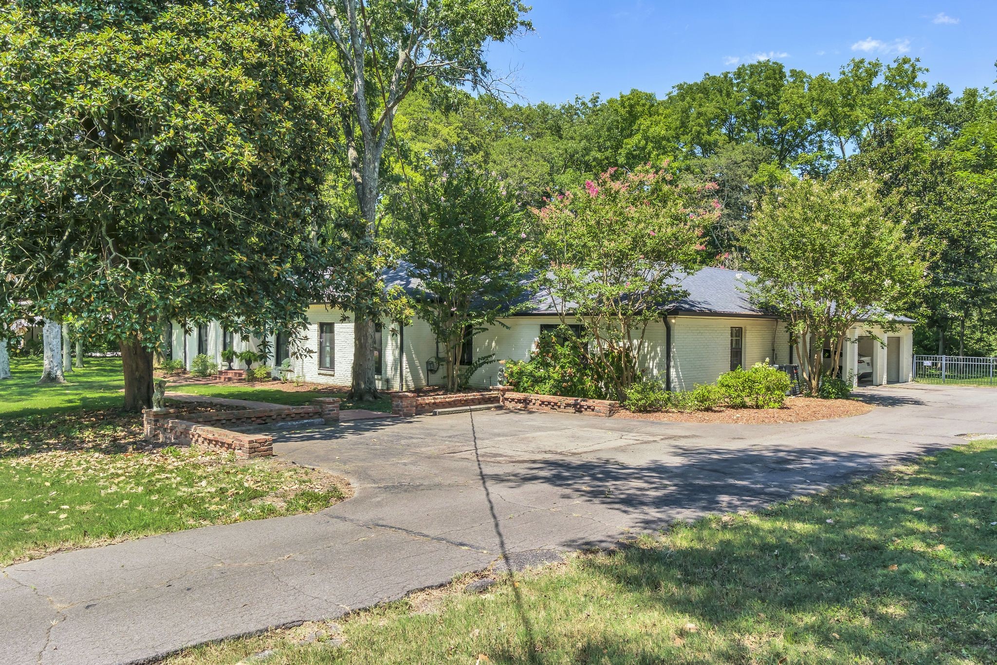 6105 Melbourne Dr