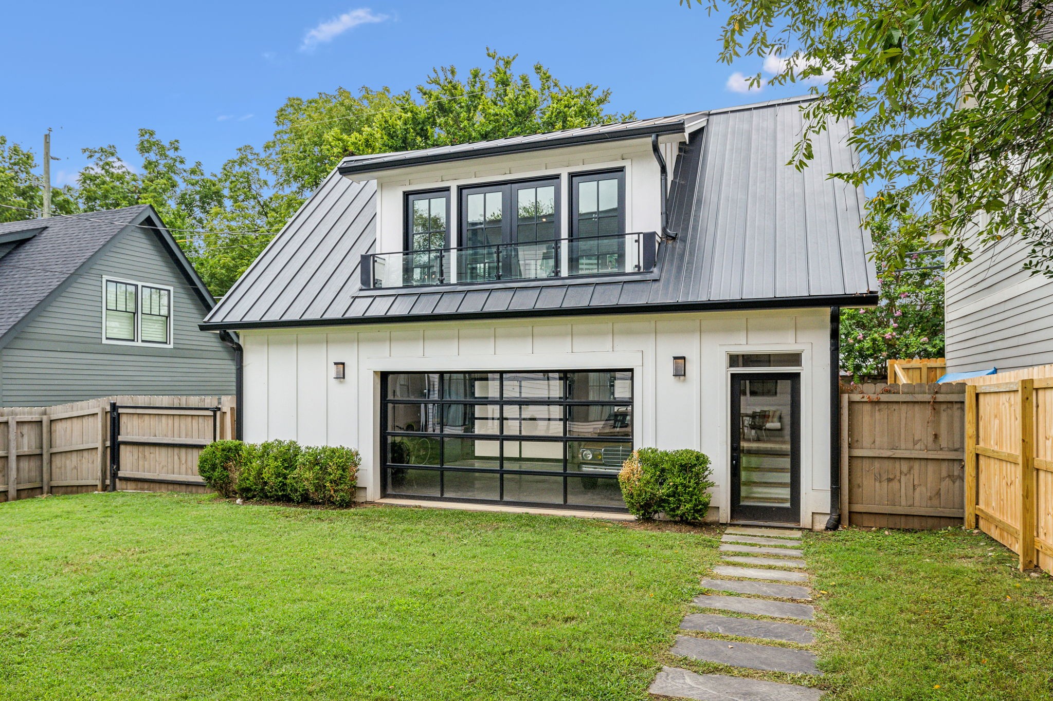 1103 Montrose Ave