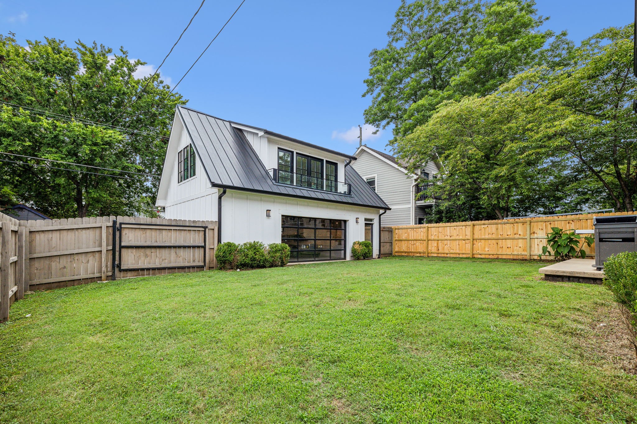 1103 Montrose Ave