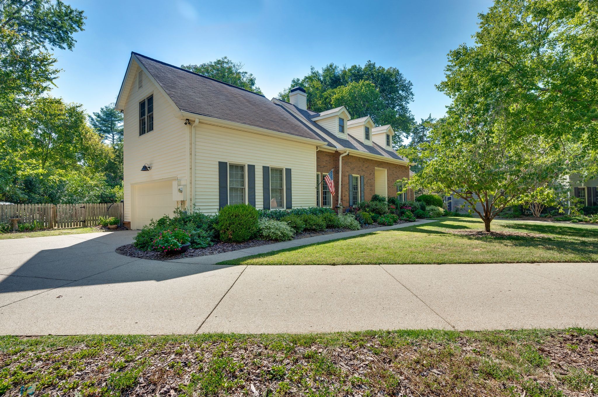 213 Herbert Ct