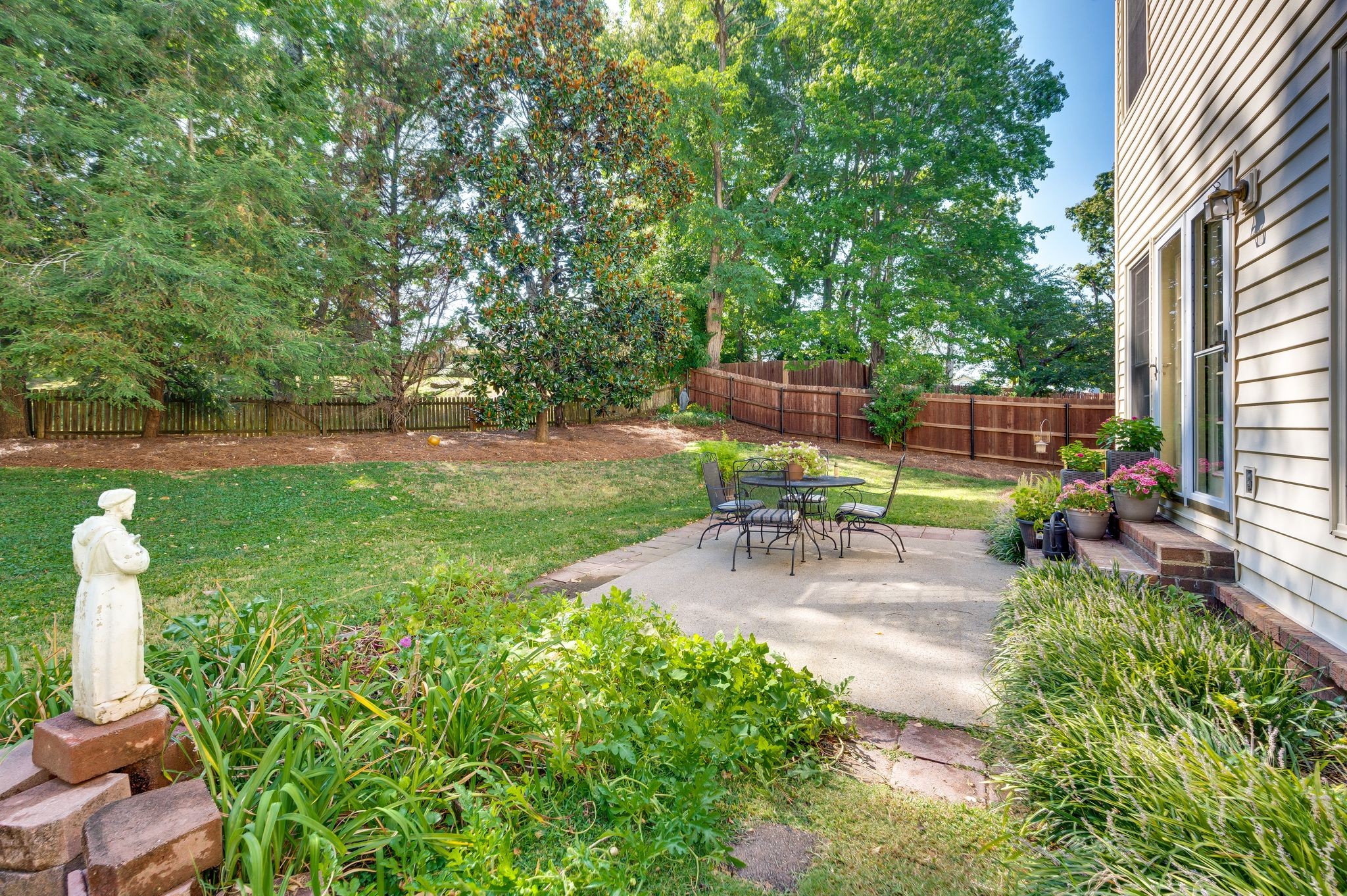 213 Herbert Ct