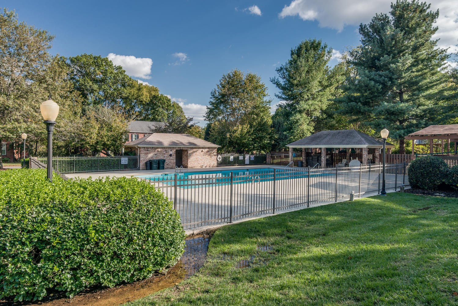 213 Herbert Ct