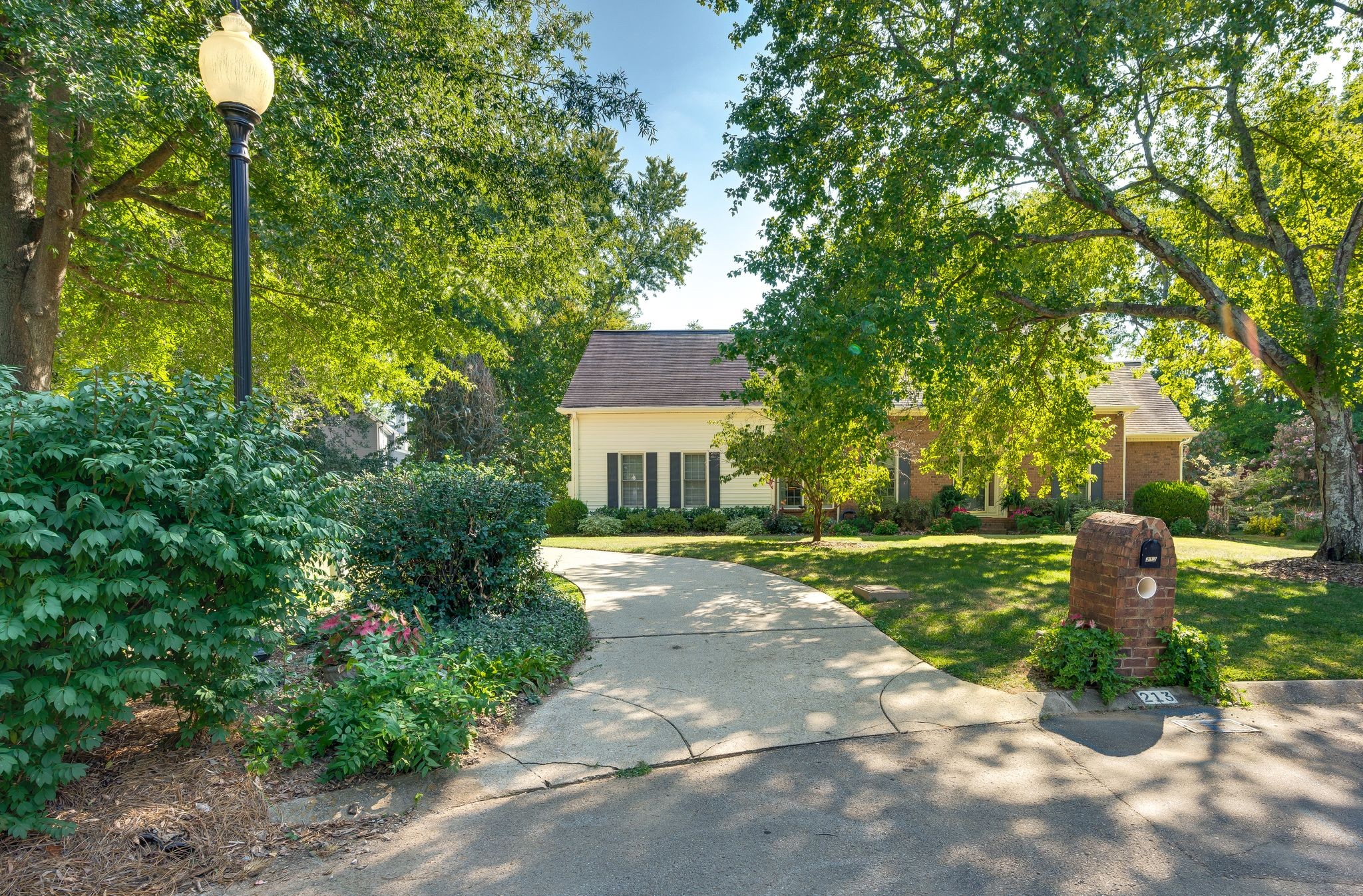 213 Herbert Ct