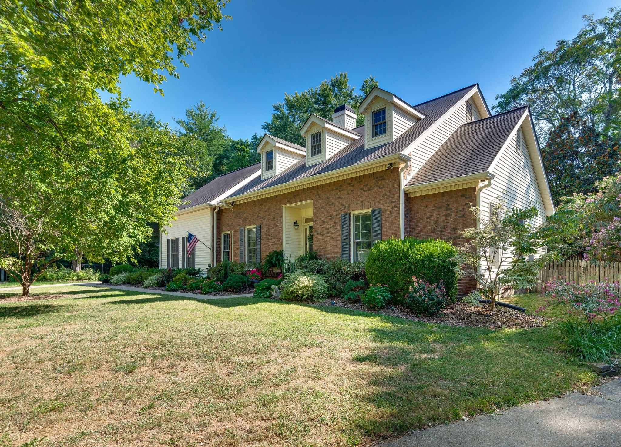 213 Herbert Ct