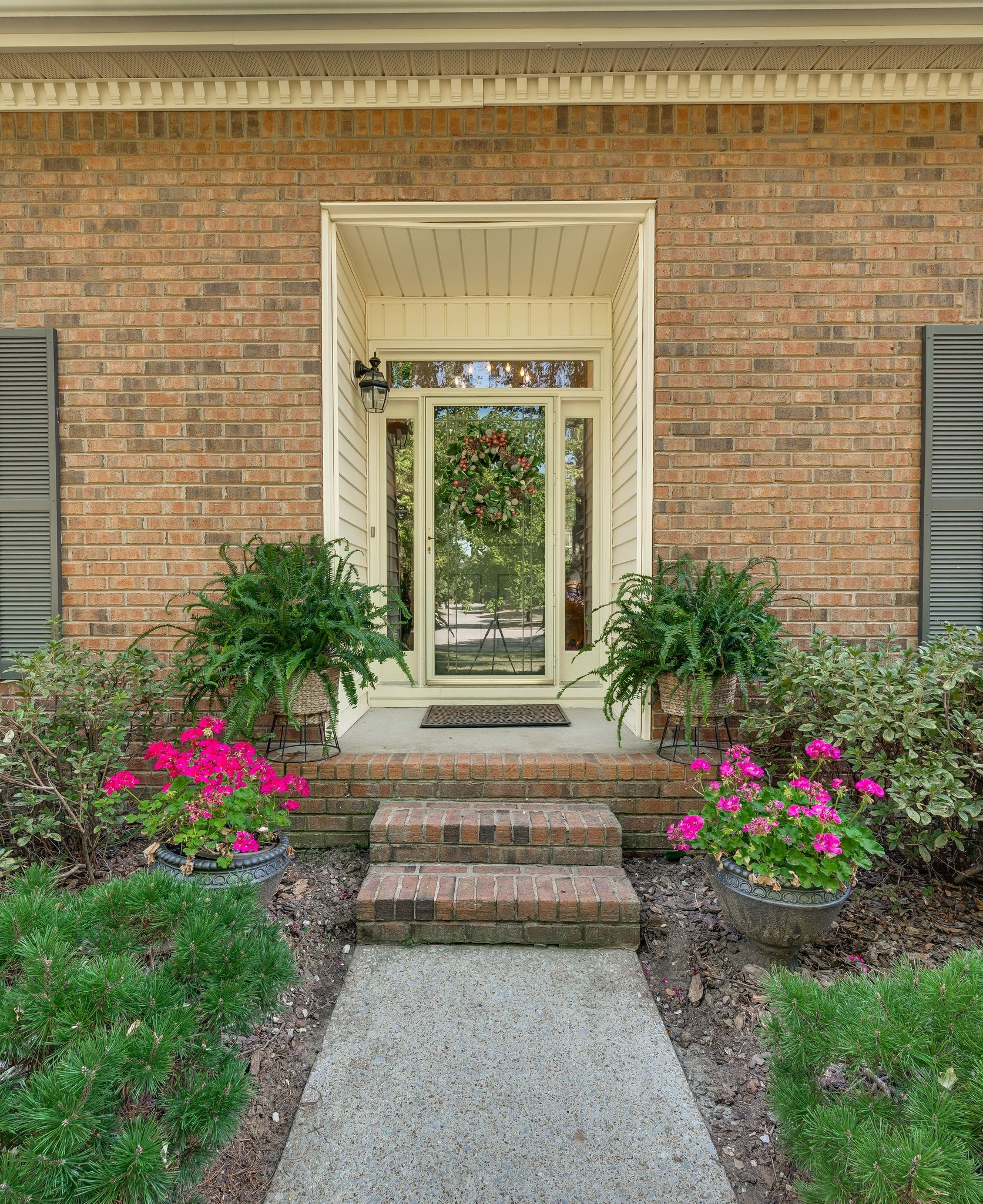 213 Herbert Ct
