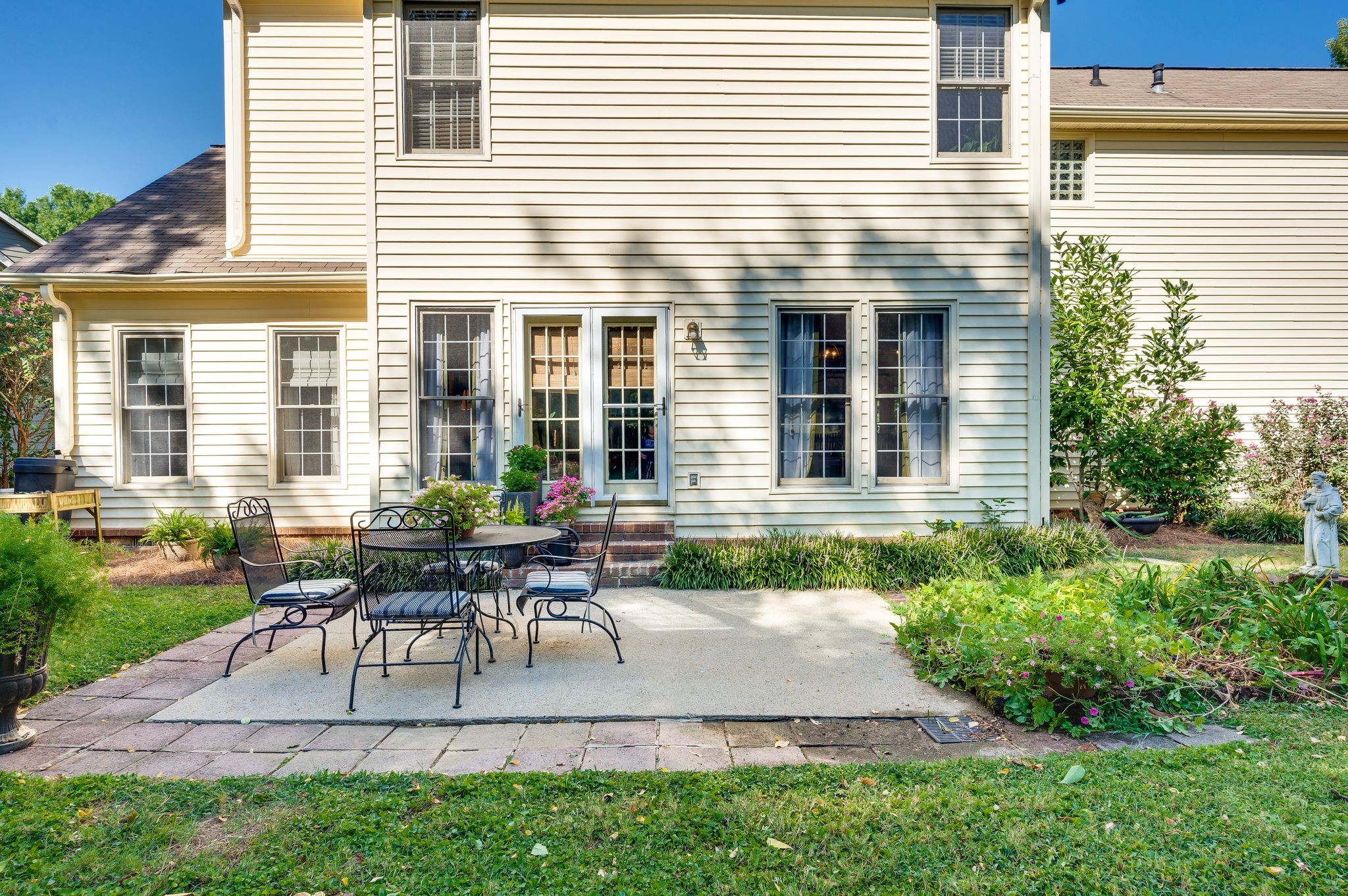 213 Herbert Ct