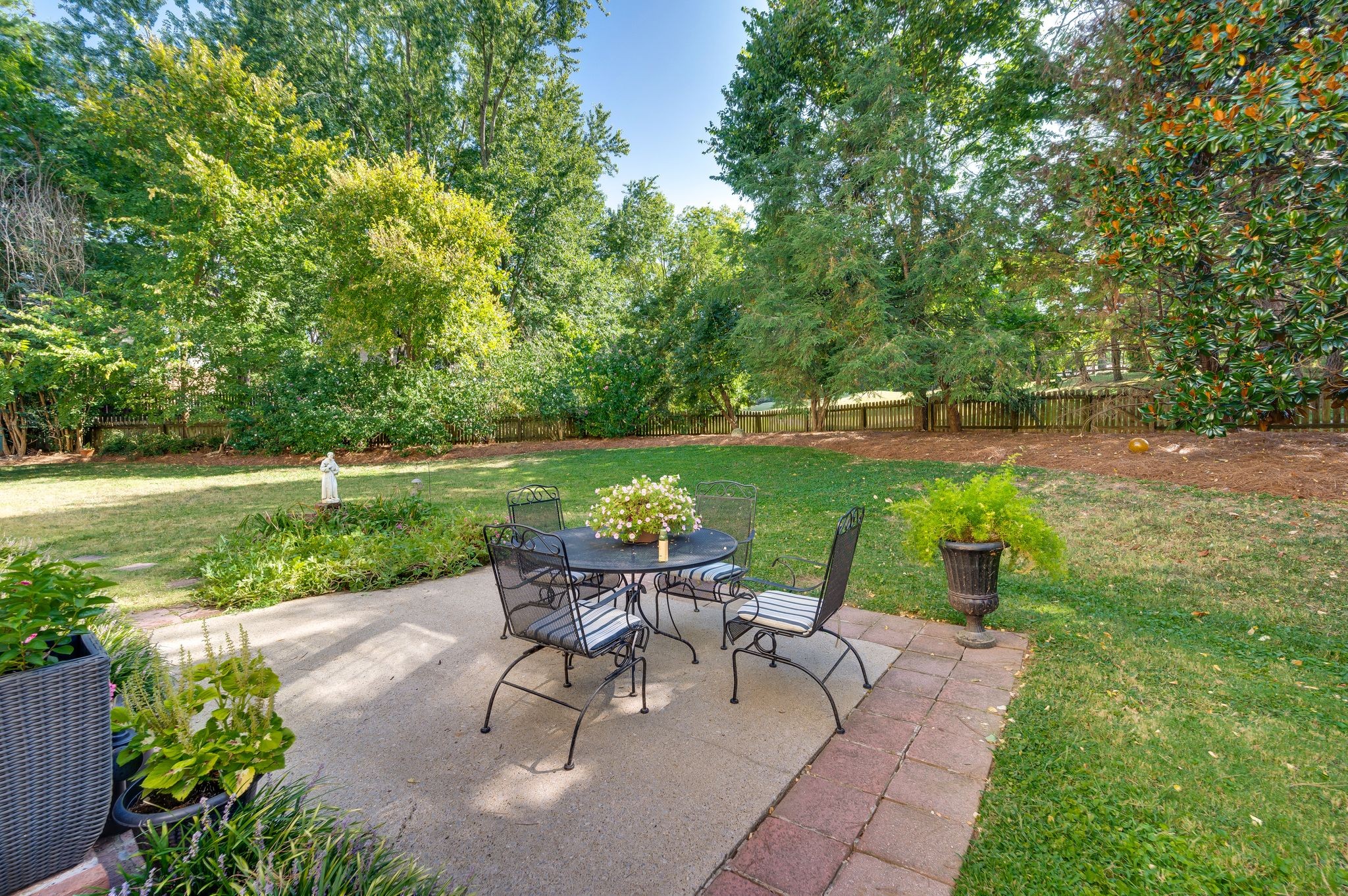 213 Herbert Ct