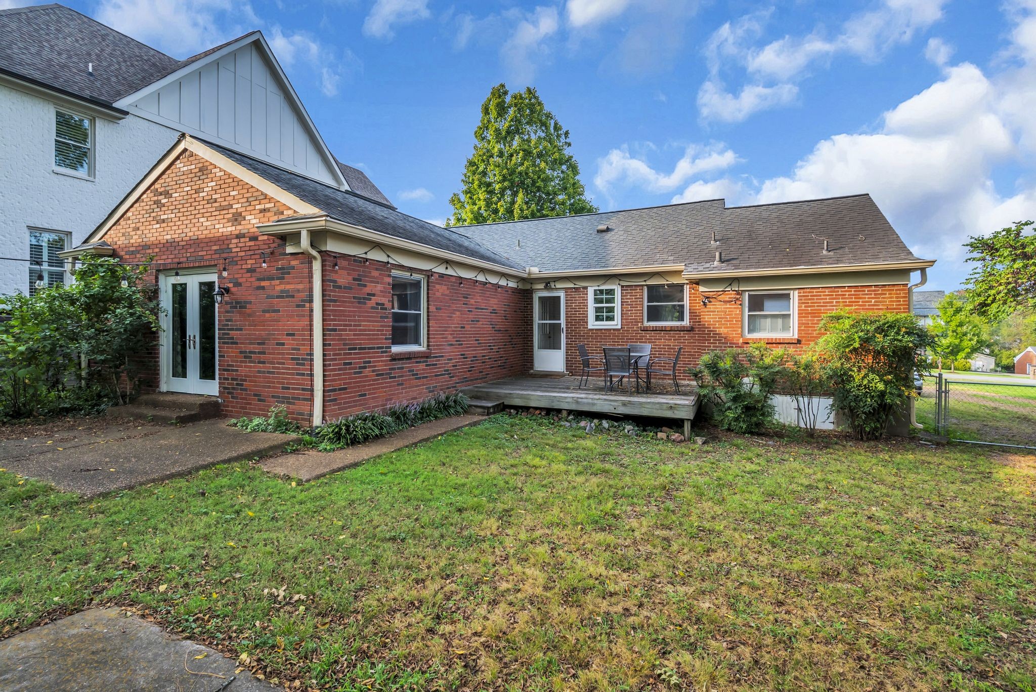 1501 Clifton Ln