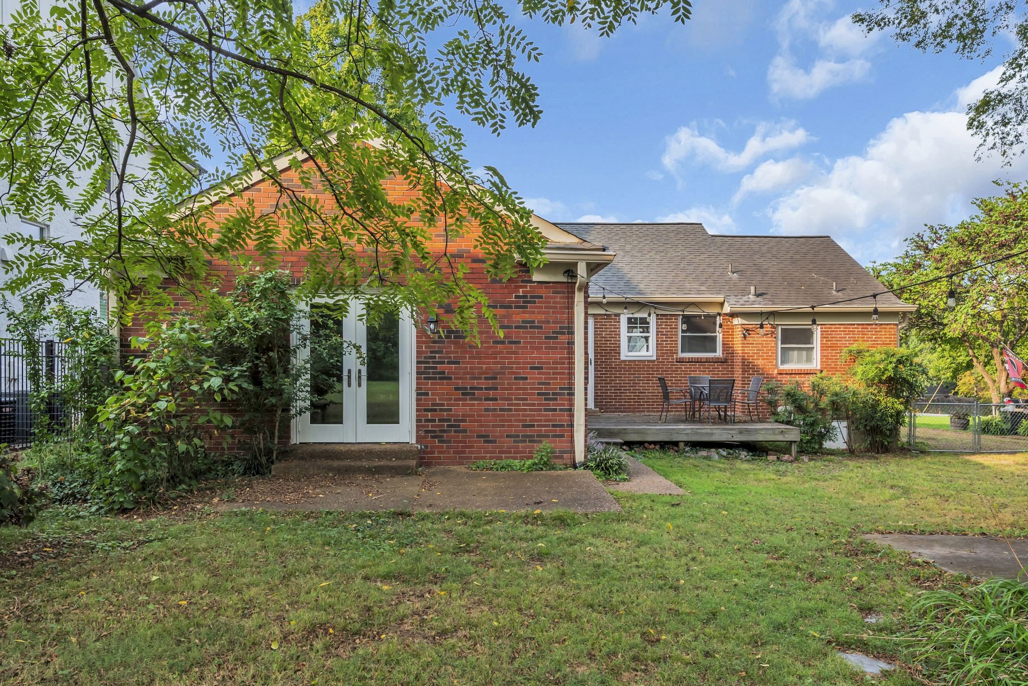 1501 Clifton Ln