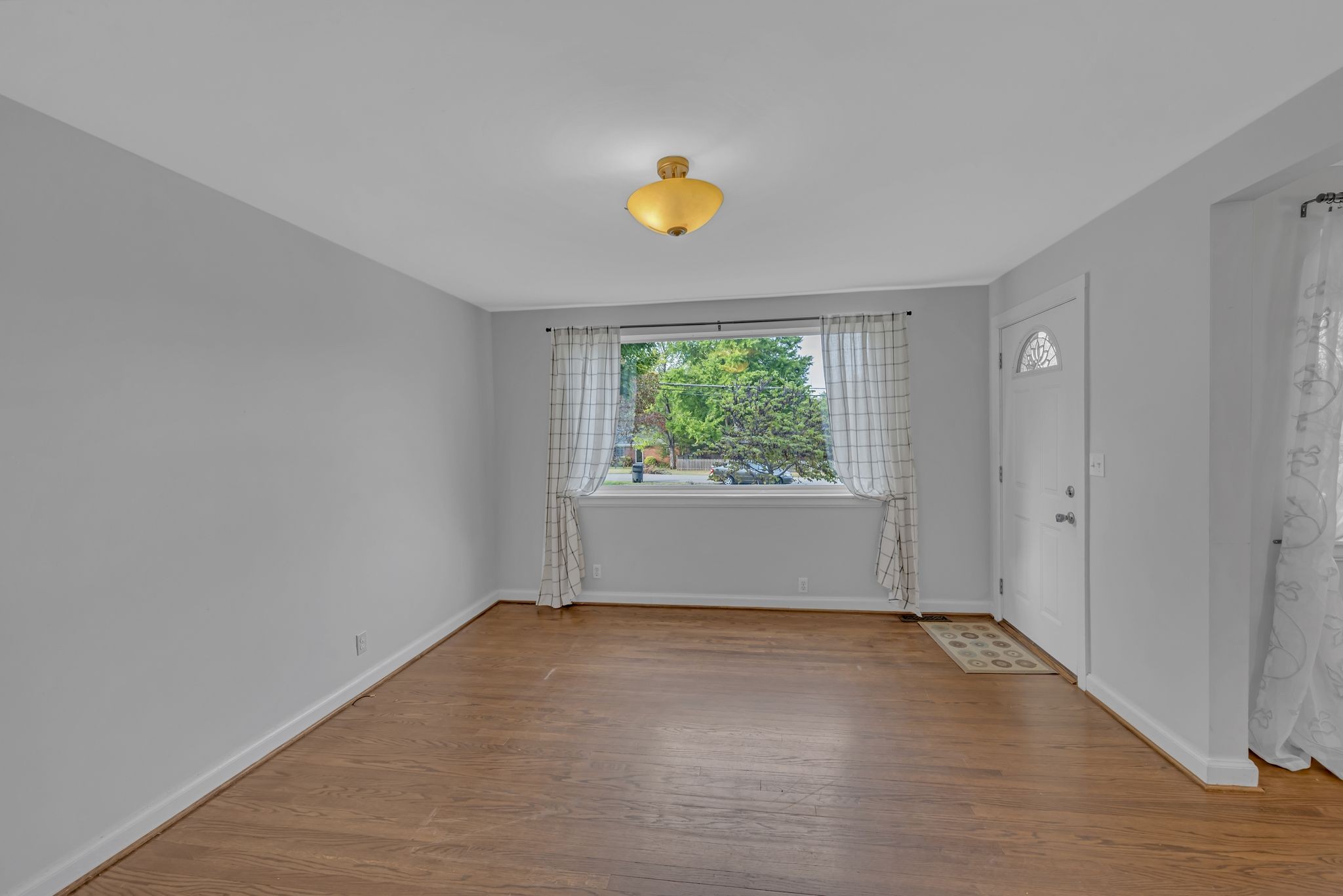 1501 Clifton Ln