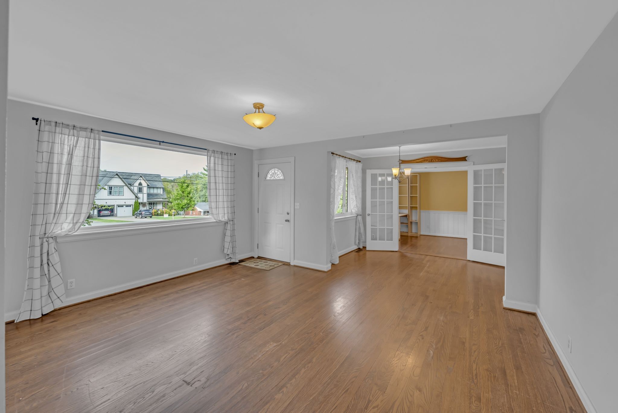 1501 Clifton Ln