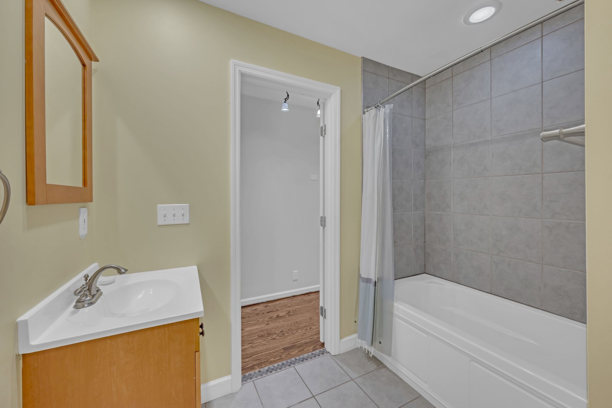 1501 Clifton Ln