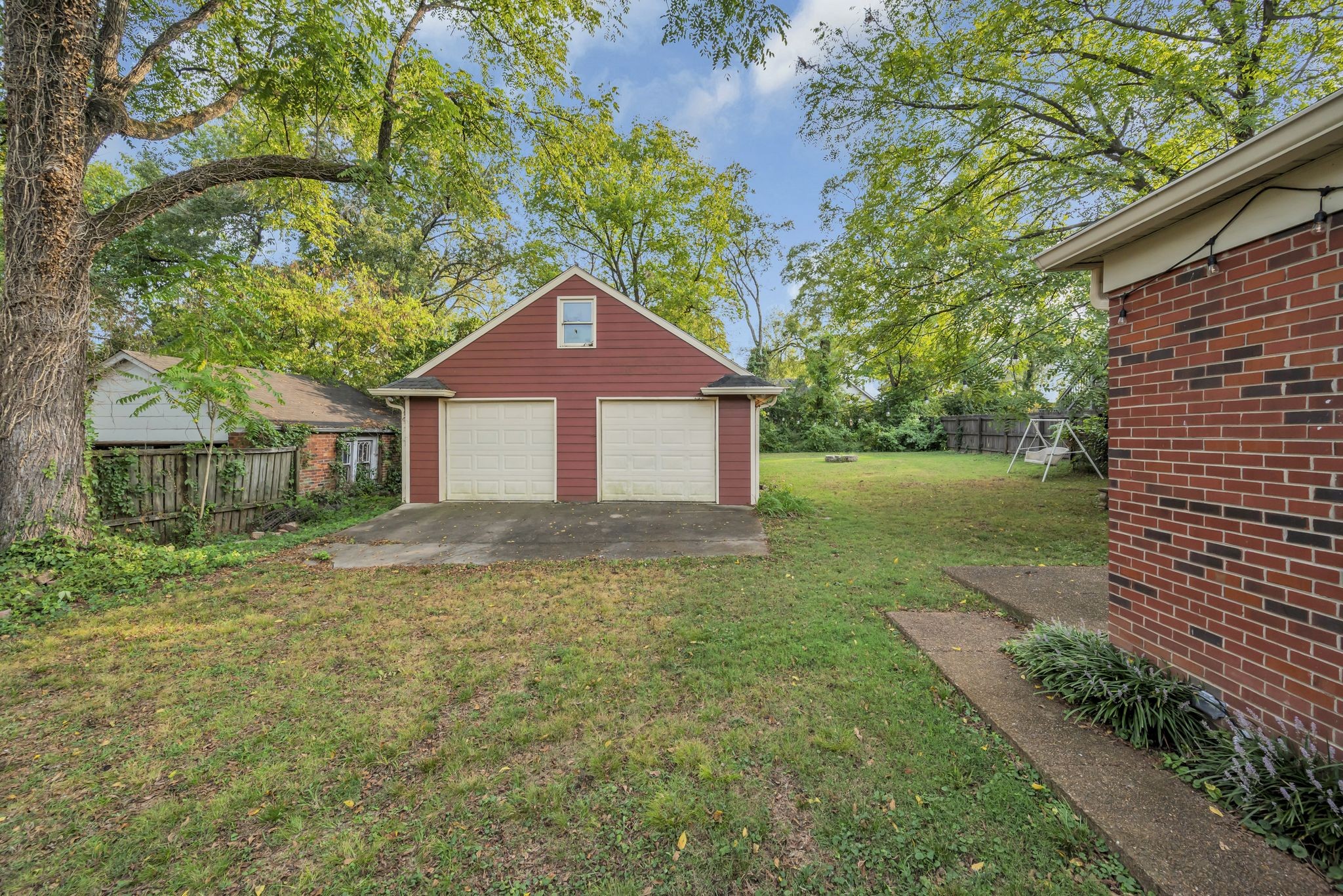 1501 Clifton Ln