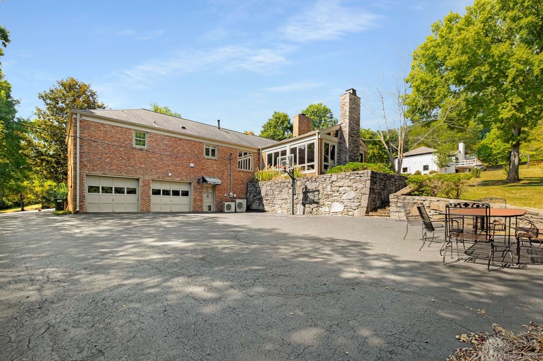 1226 Carl Seyfert Memorial Dr