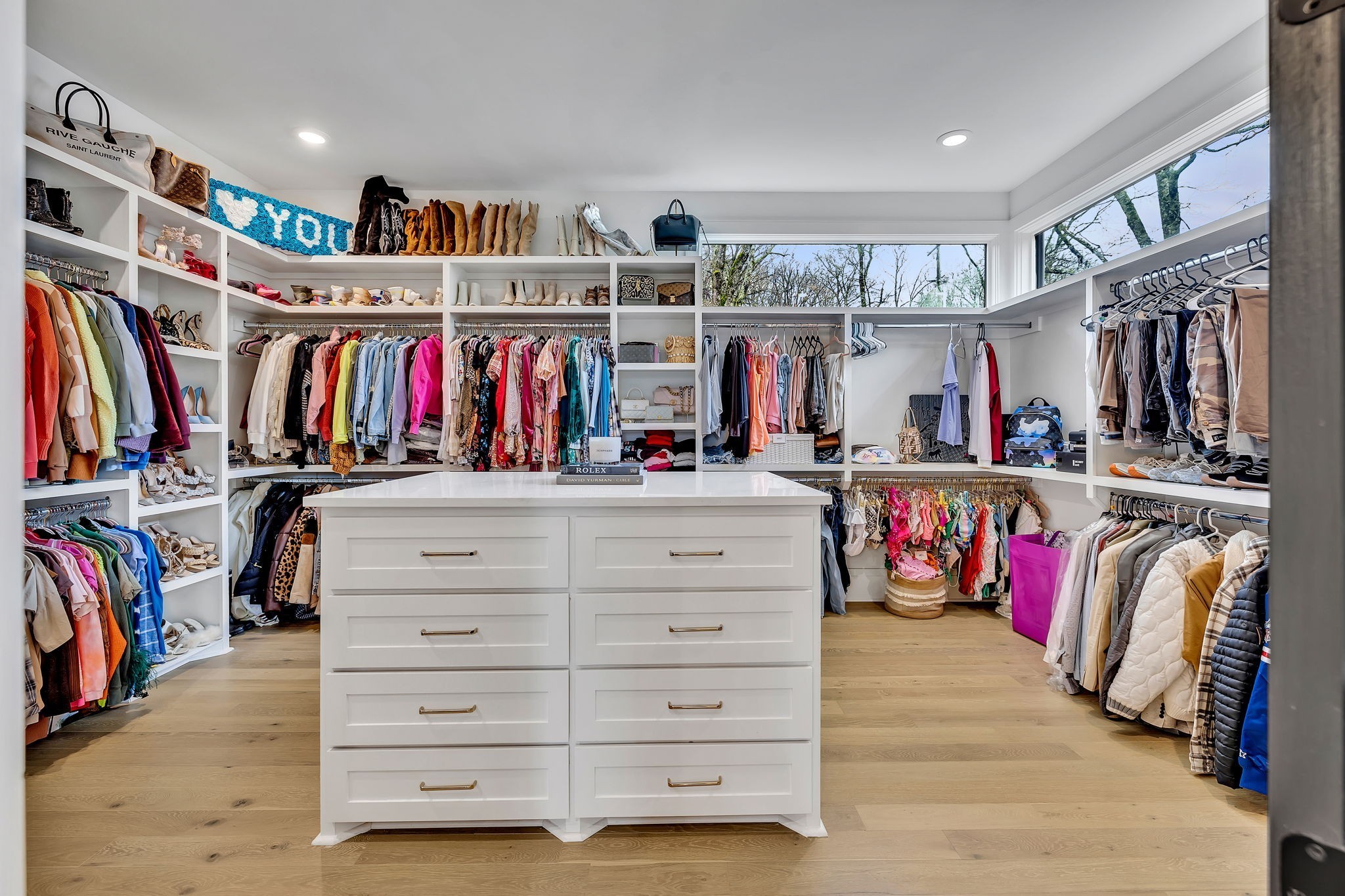 4612 Belmont Park Ter