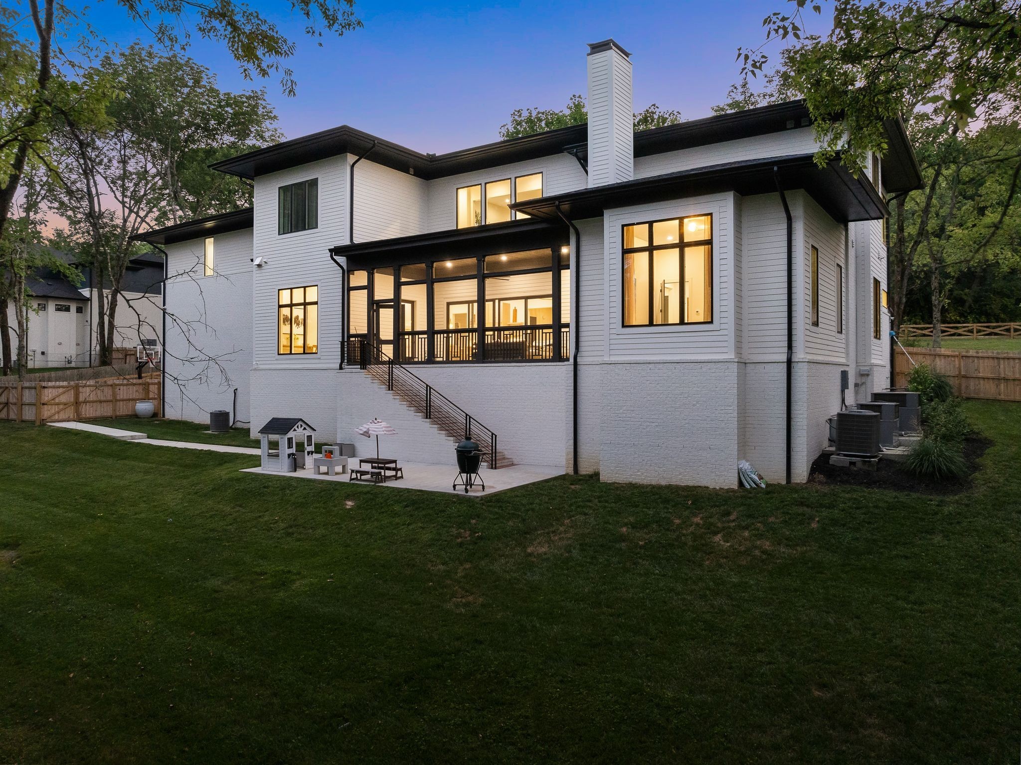 4612 Belmont Park Ter