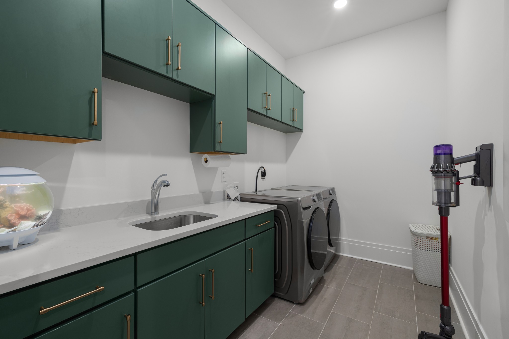 4612 Belmont Park Ter